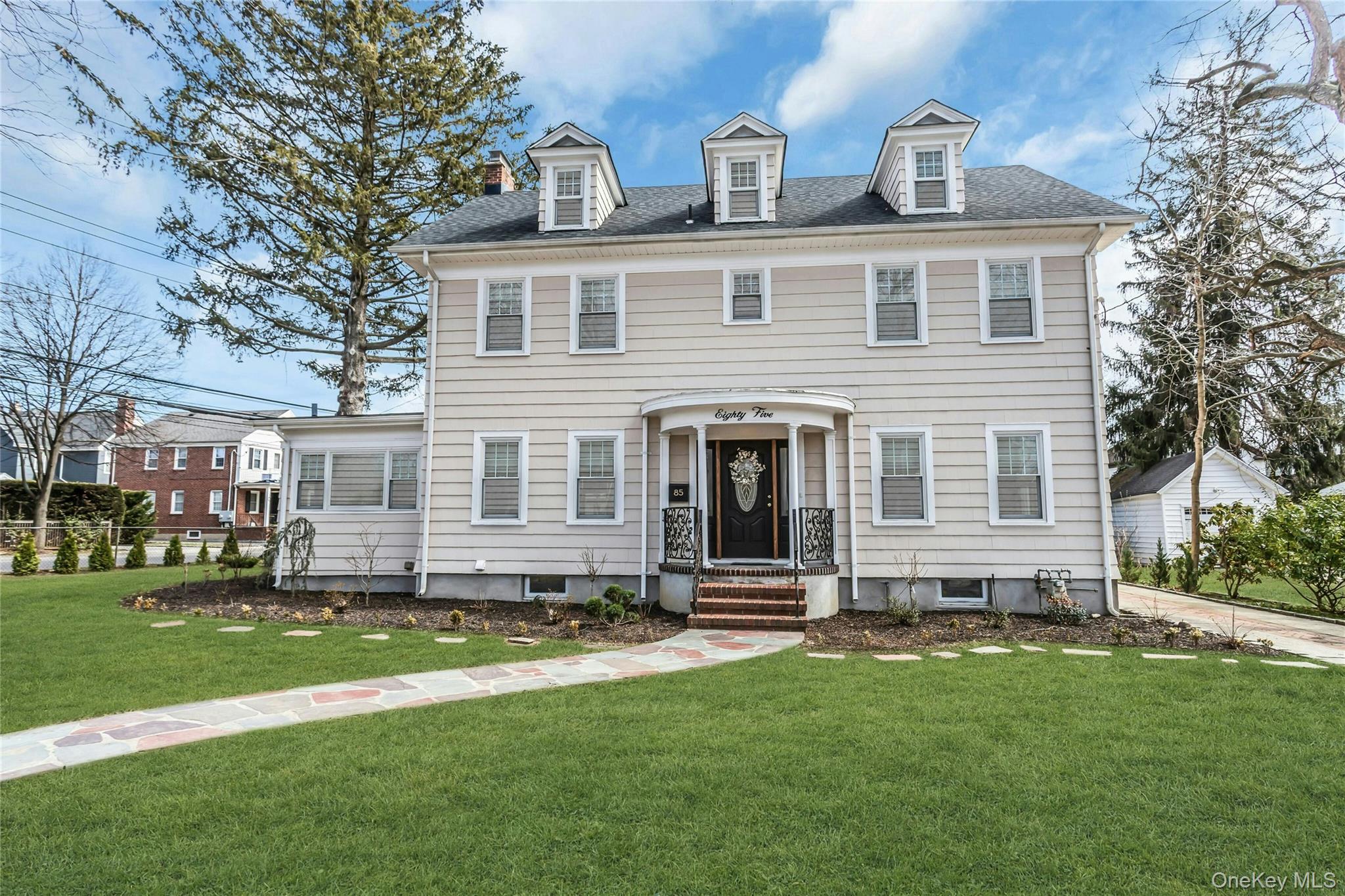 85 Violet Avenue, Floral Park NY 11001