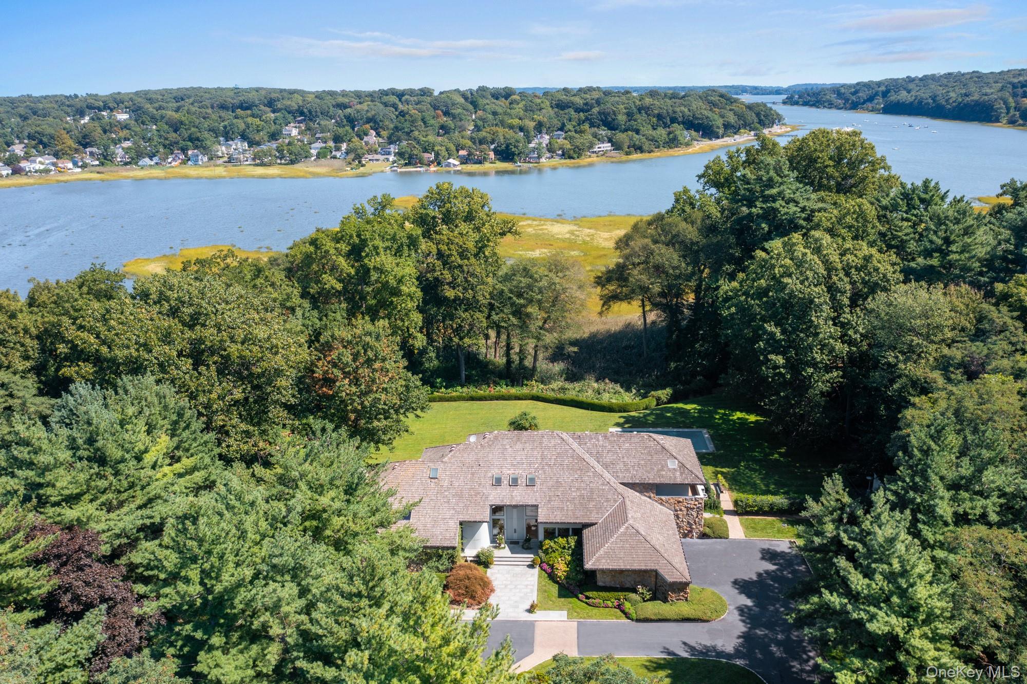 8 Mill Pond Lane, Lattingtown NY 11560