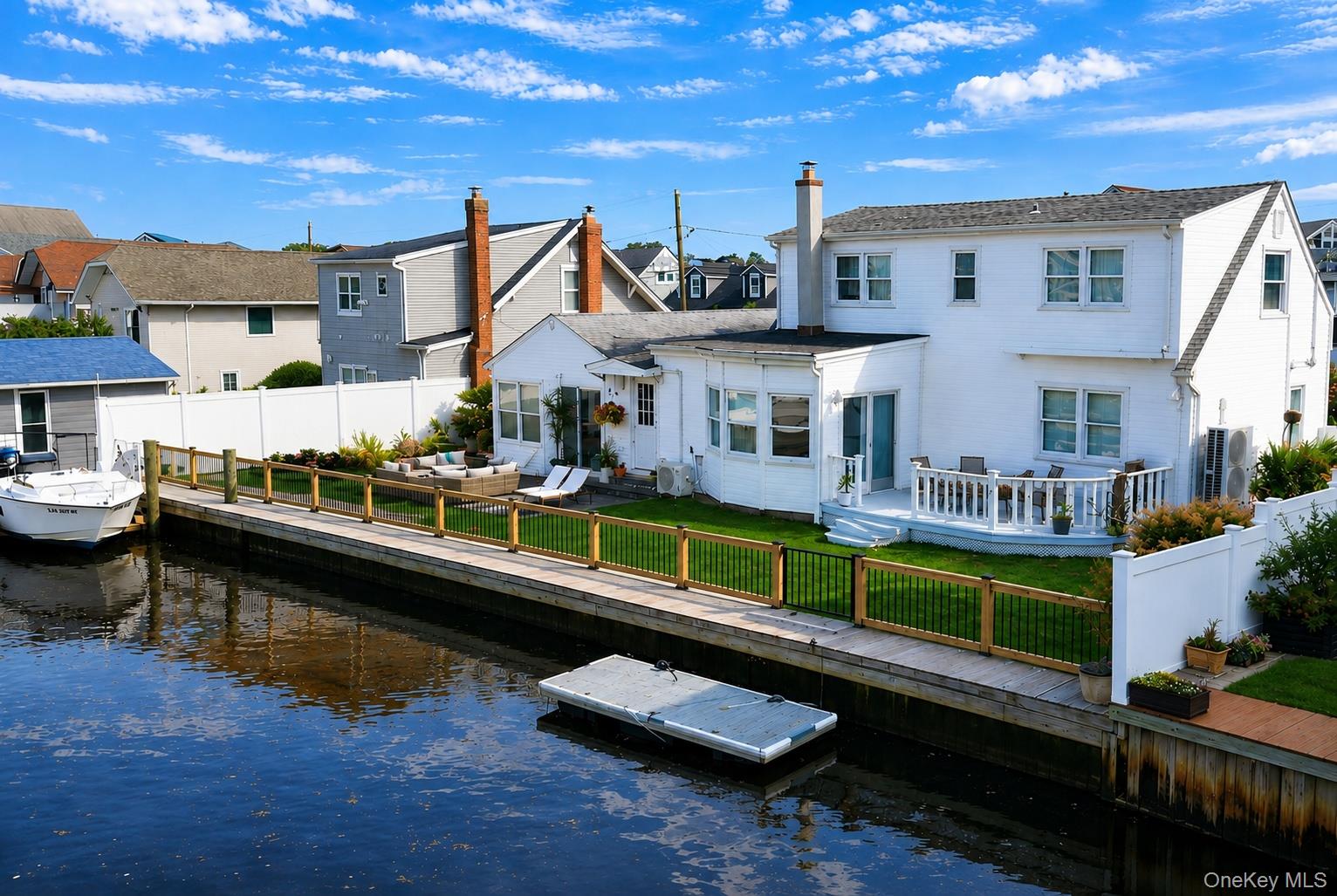 677 S 9th Street, Lindenhurst NY 11757
