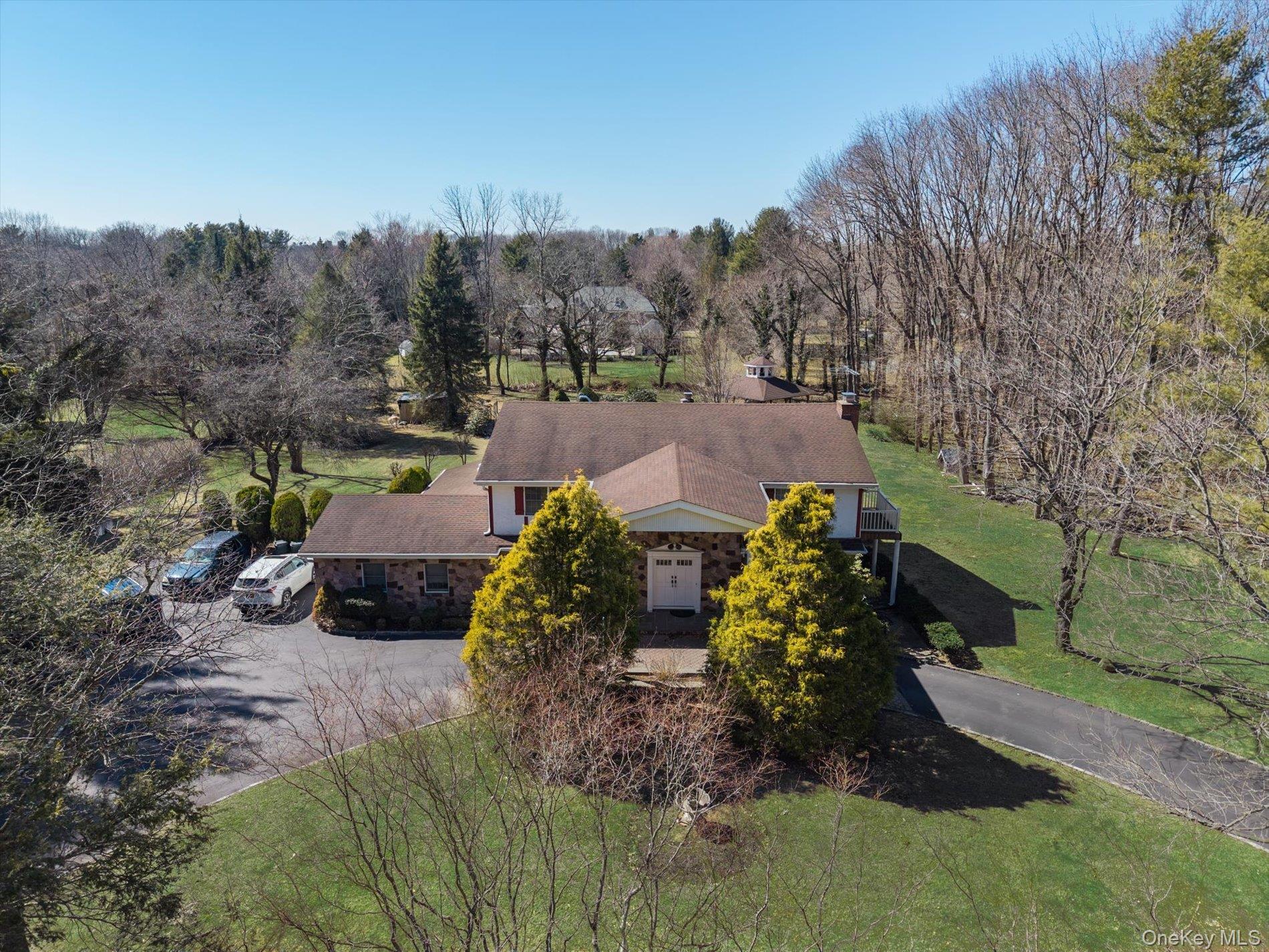 5 Plaka Court, Glen Head NY 11545