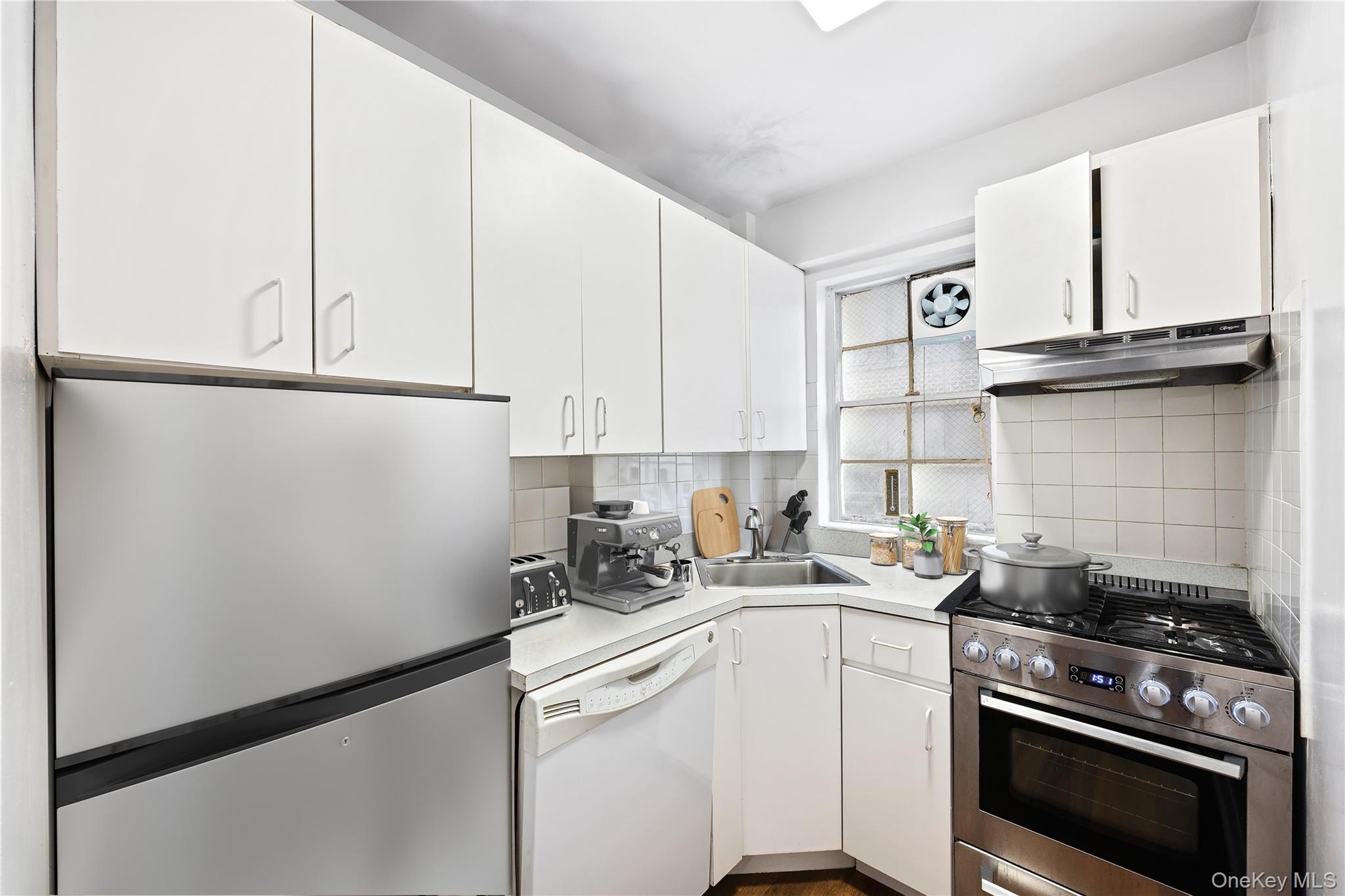 321 E 48th Street Unit 9D, Manhattan NY 10017
