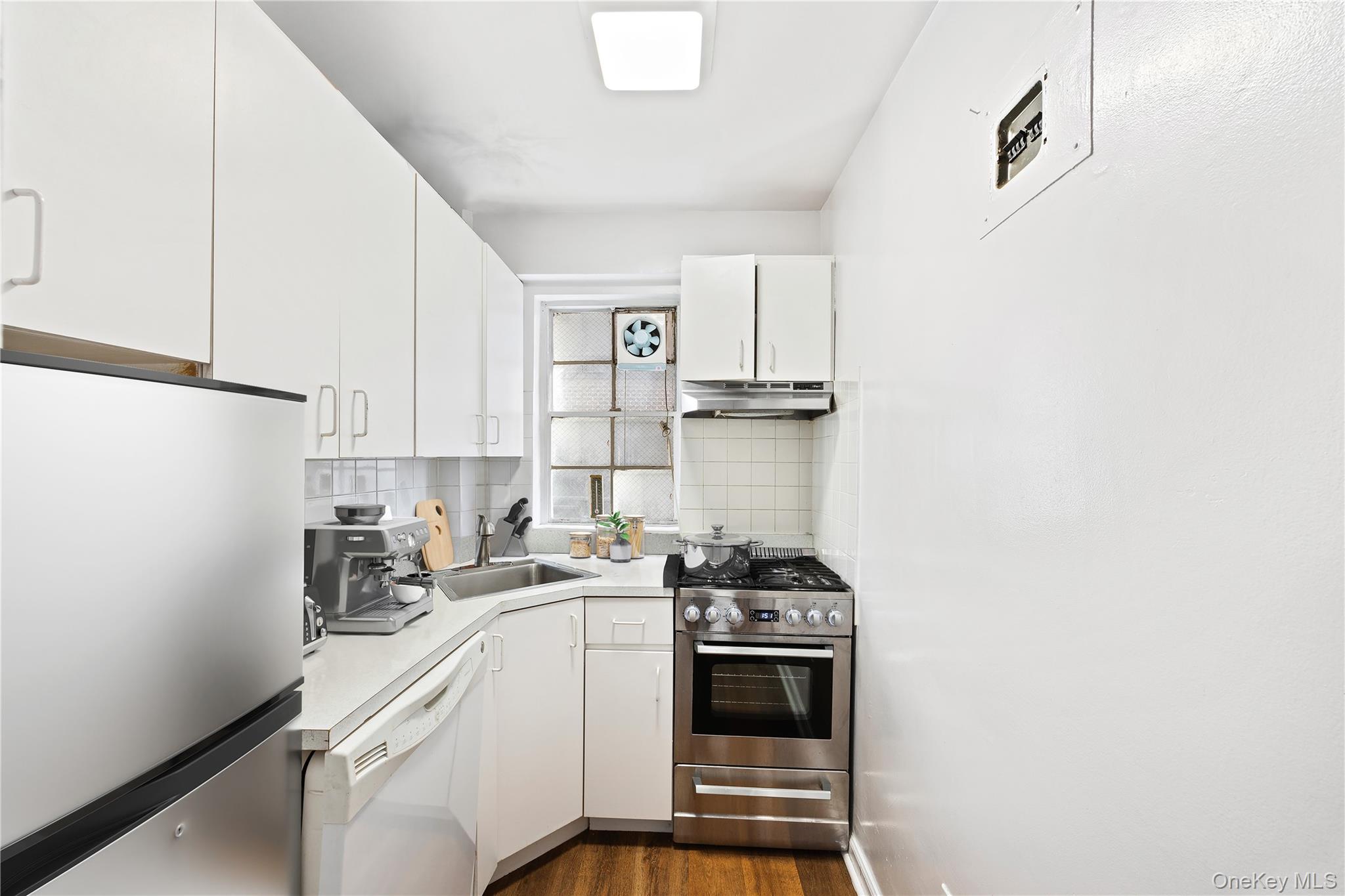 321 E 48th Street Unit 9D, Manhattan NY 10017
