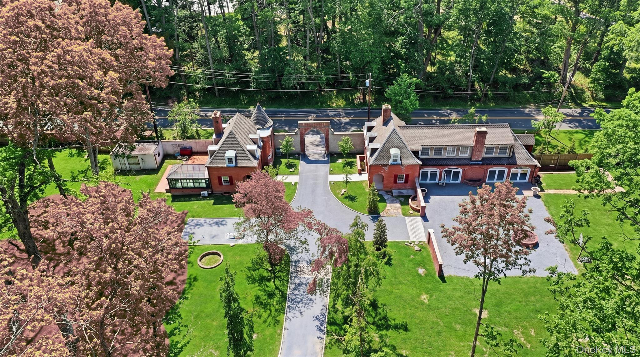 22 Brookville Road, Muttontown NY 11545