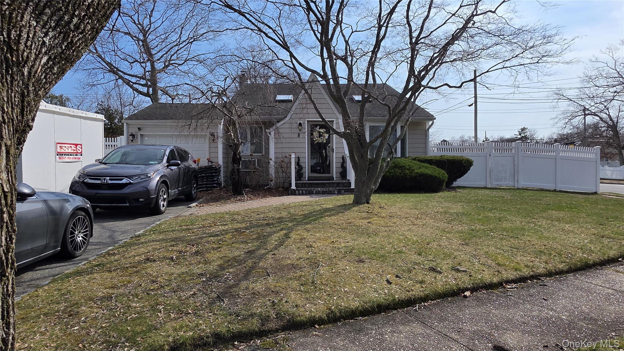 8 Lion Lane, North Babylon NY 11703