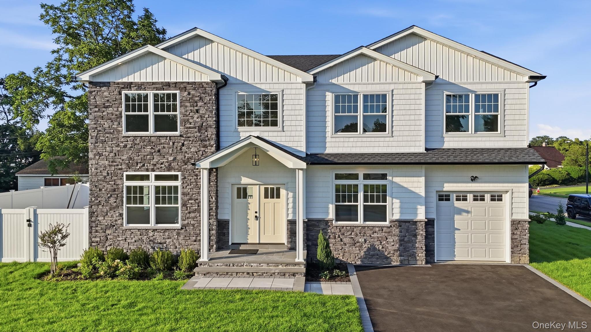 43 Barter Lane, Hicksville NY 11801