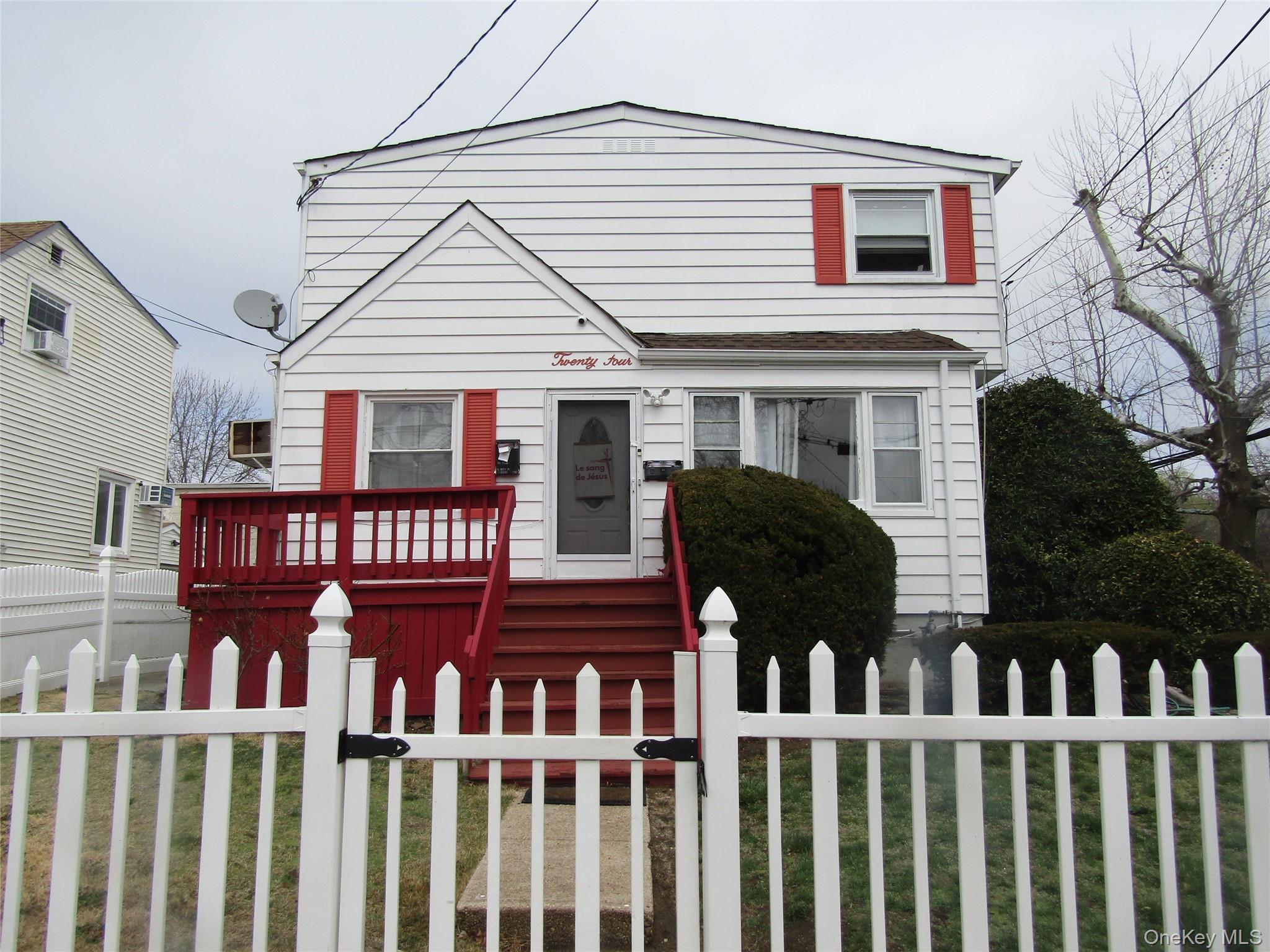 24 Ruth Place, Lynbrook NY 11563
