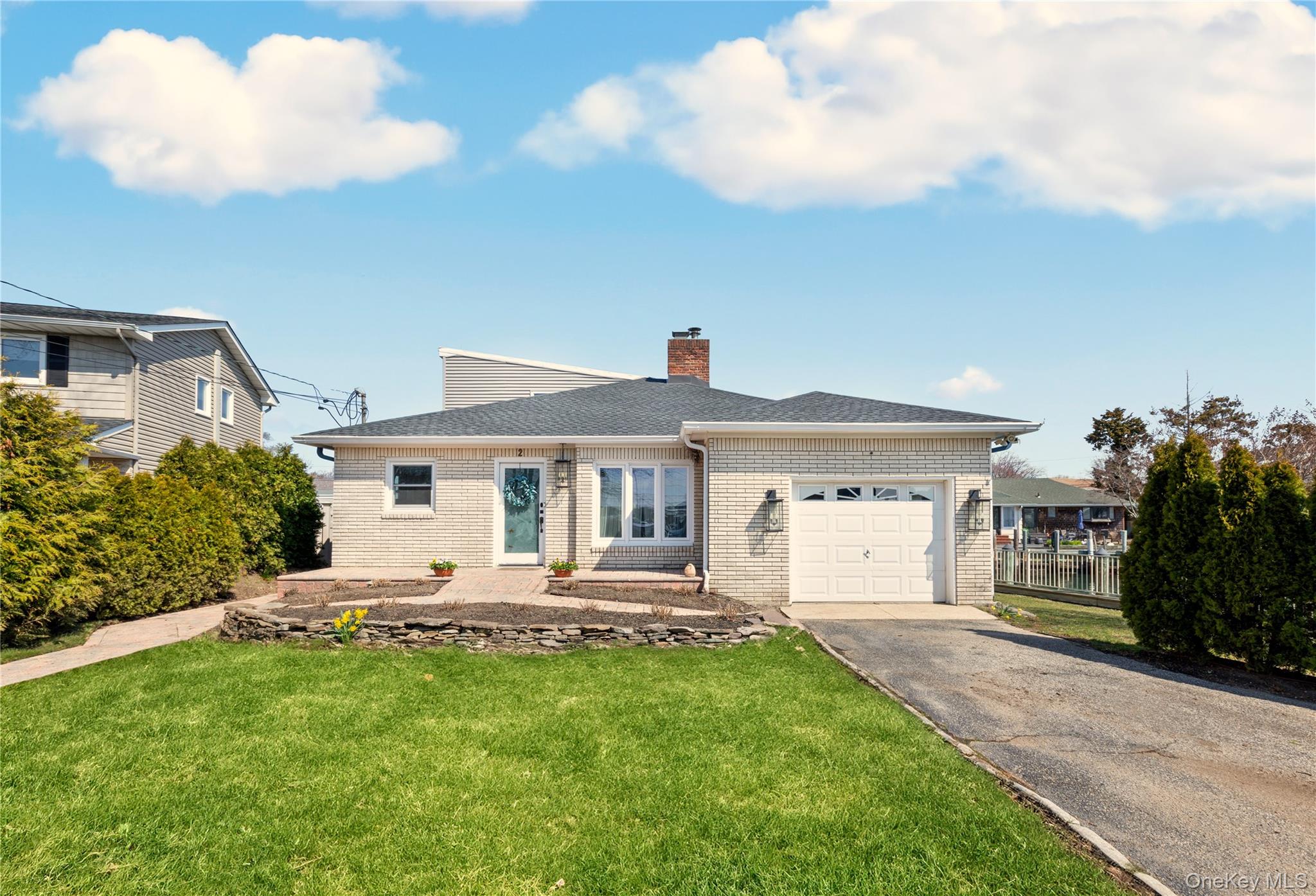 2 E Lido Prom, Lindenhurst NY 11757