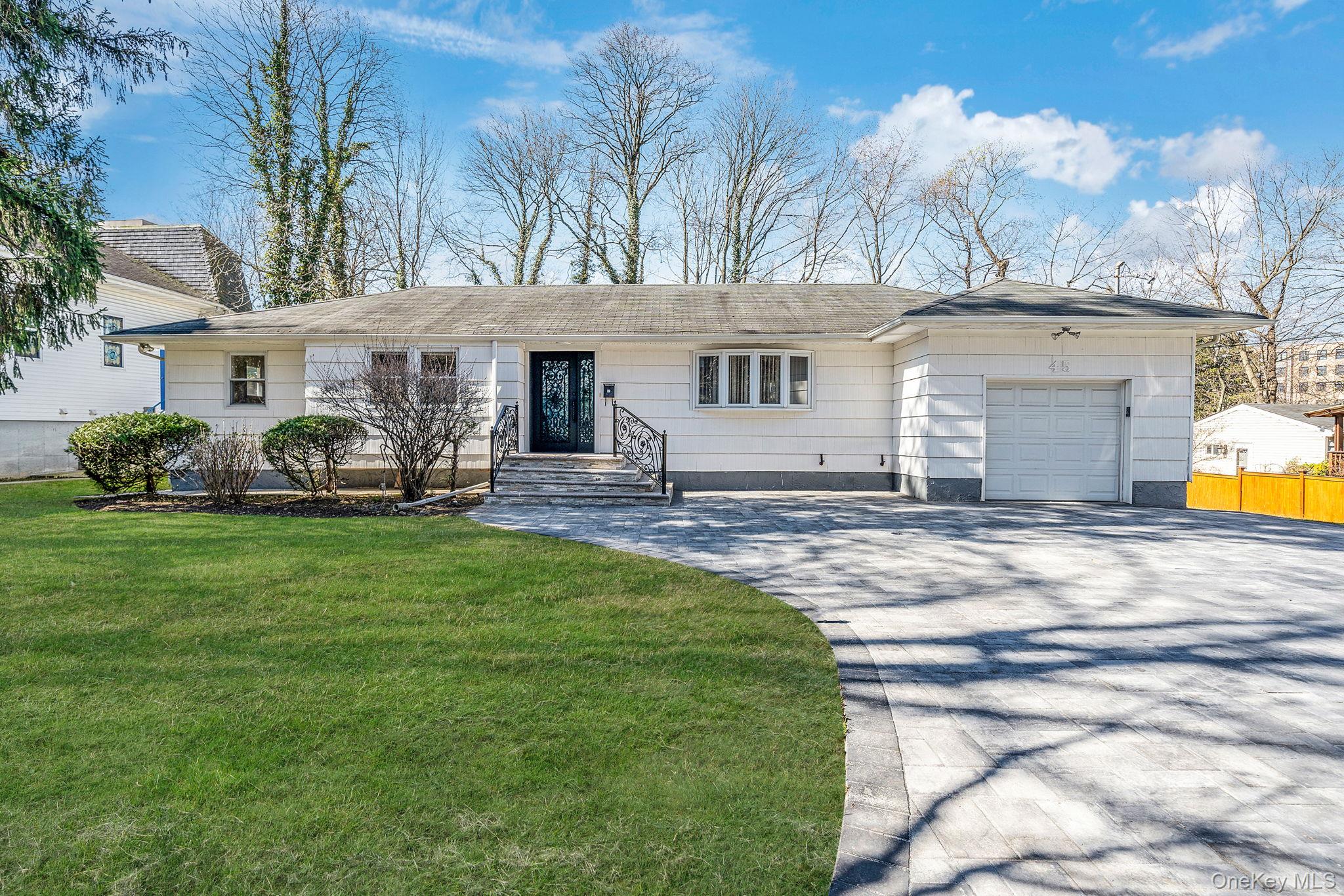 45 Roslyn Road, Roslyn Heights NY 11577