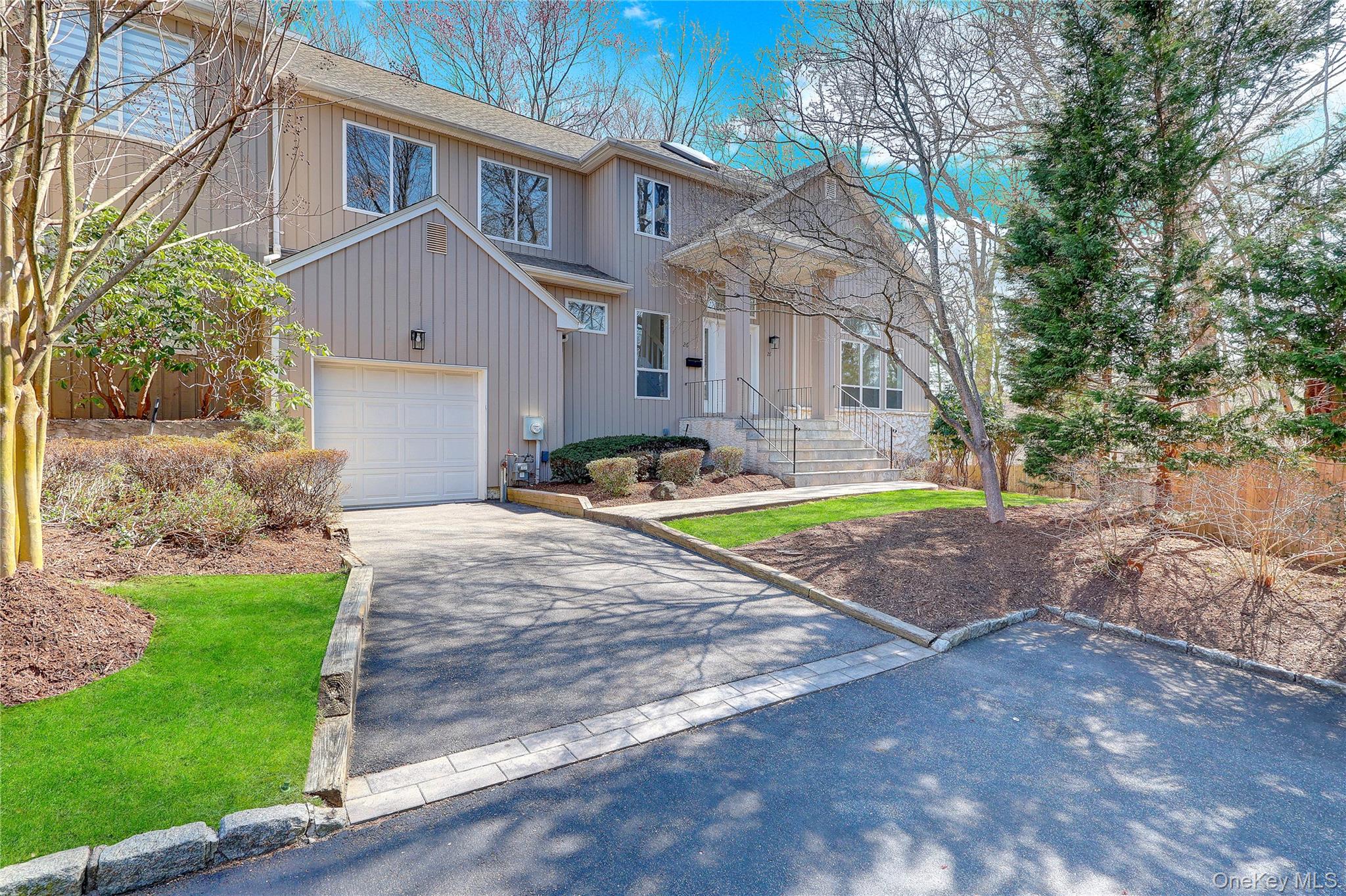 26 Stone Gate Court, Smithtown NY 11787