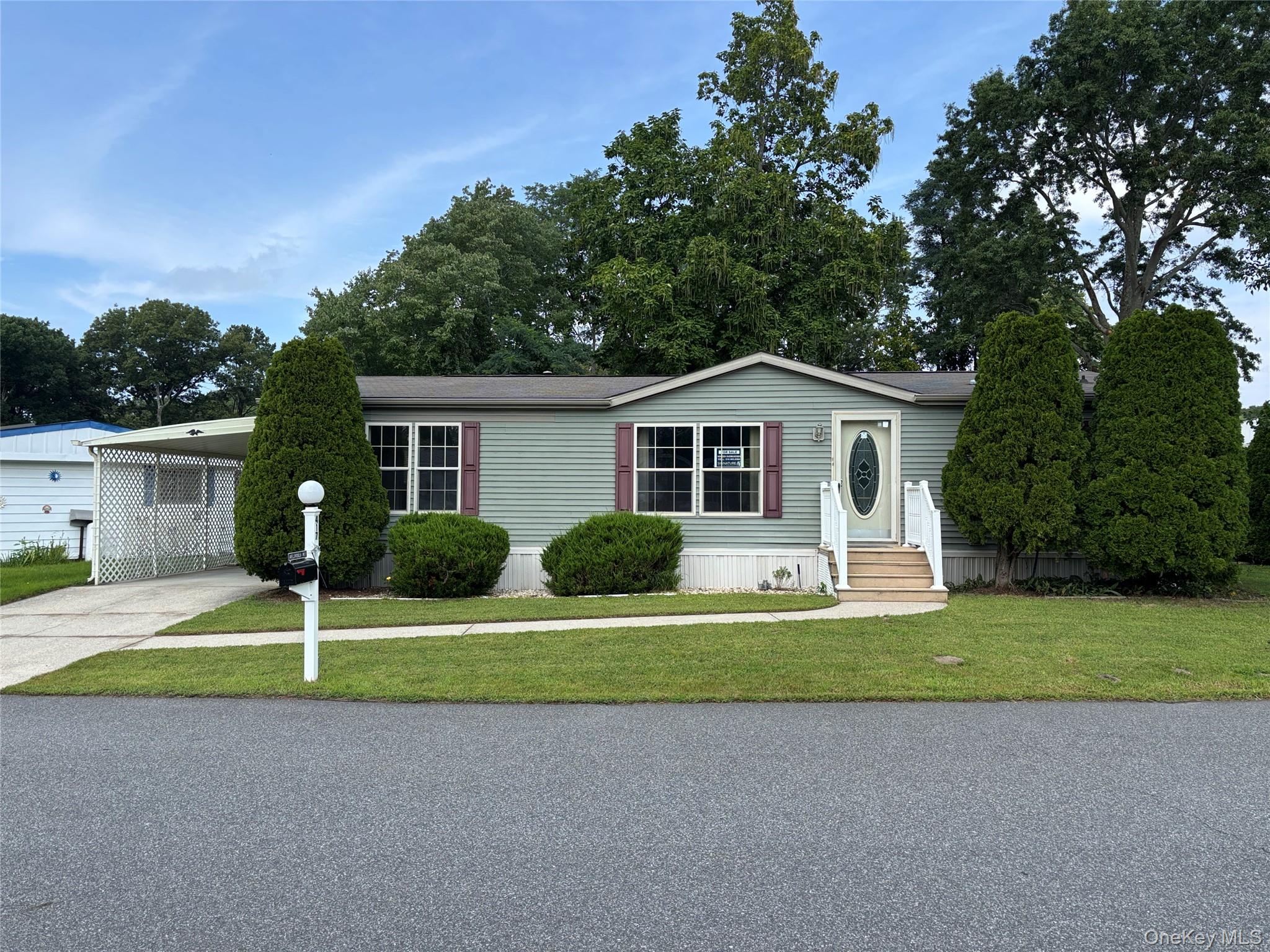 1661 Old Country Road Unit 417, Riverhead NY 11901