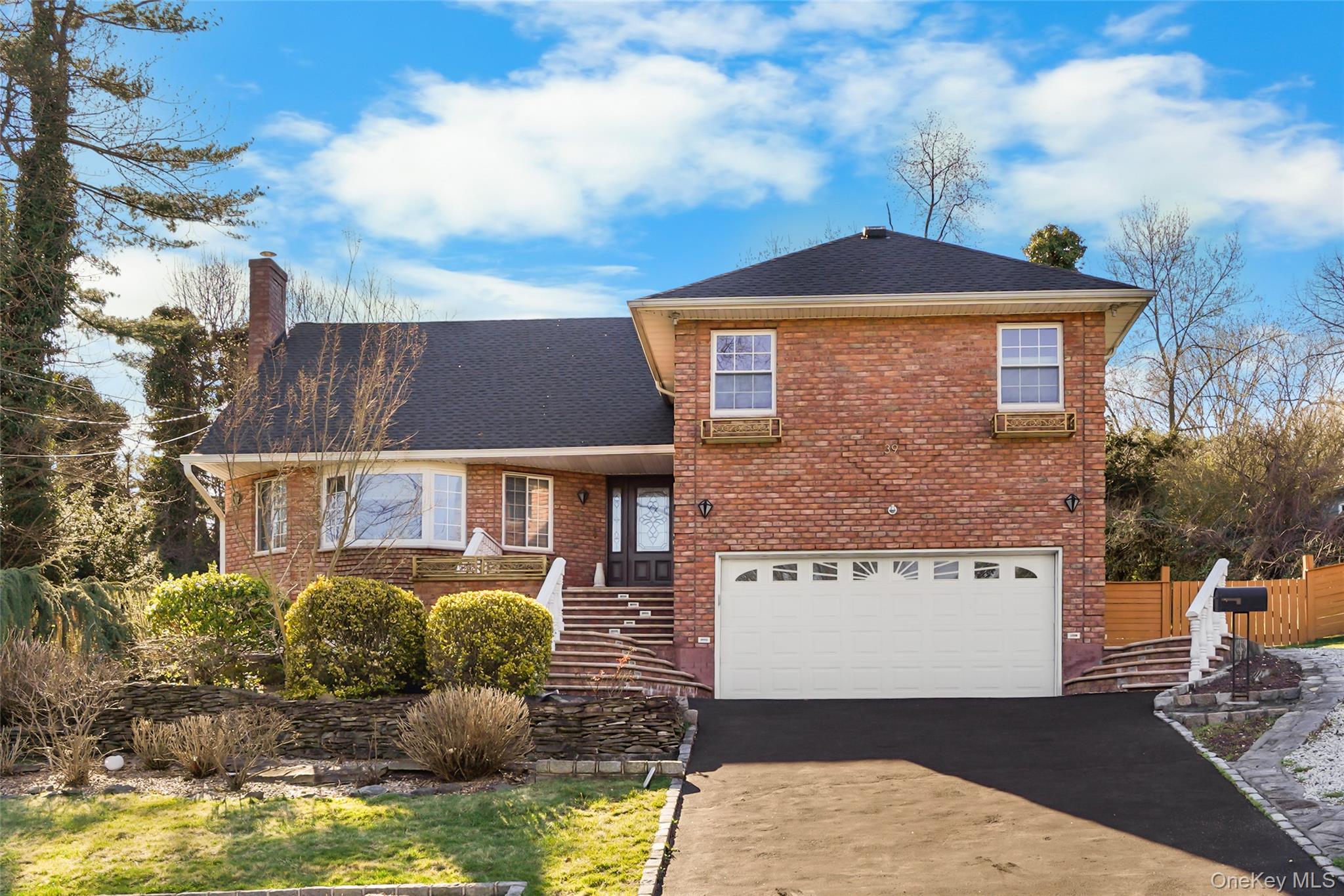 39 Oakdale Road, Roslyn Heights NY 11577