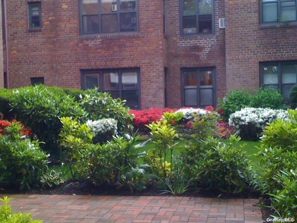 2 Town House Place Unit 1J, Great Neck NY 11021