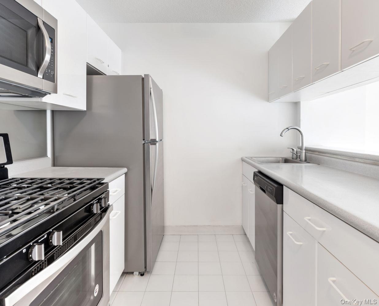 2 S END Avenue Unit 6V, Manhattan NY 10280