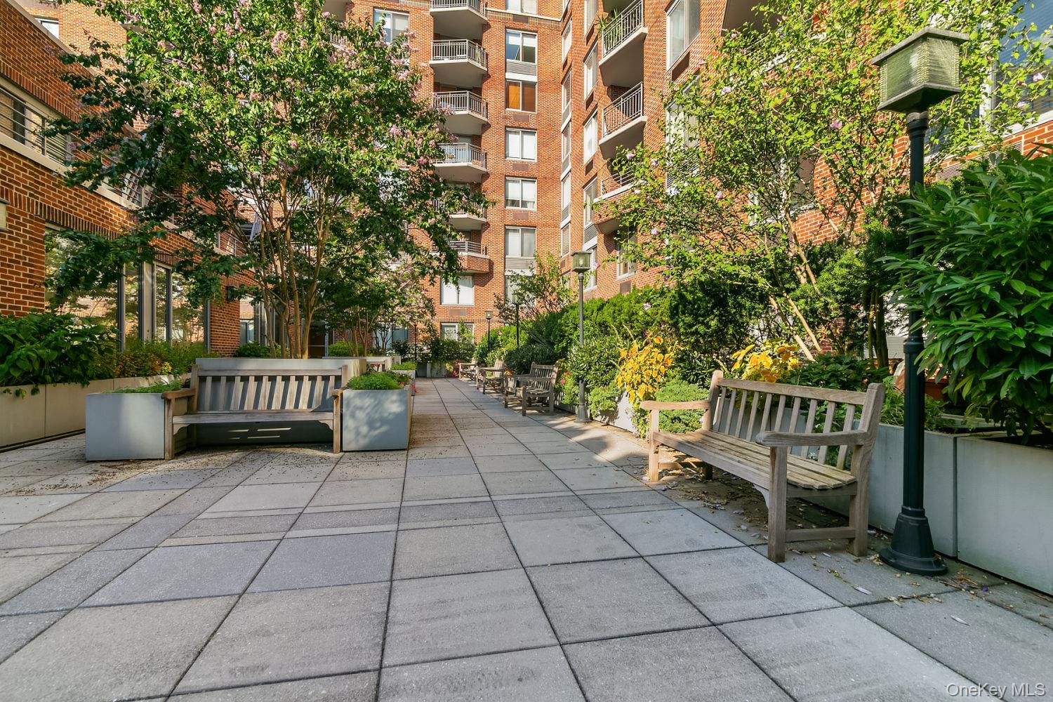 2 S END Avenue Unit 6V, Manhattan NY 10280