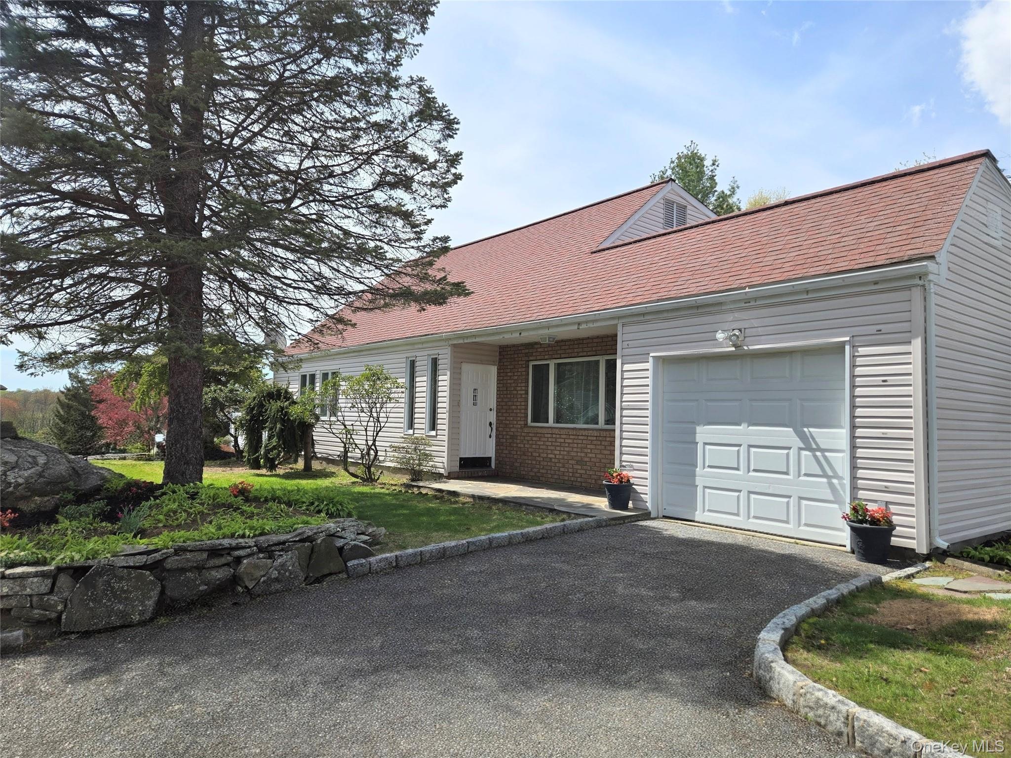 2585 Farsund Drive, Yorktown Heights NY 10598