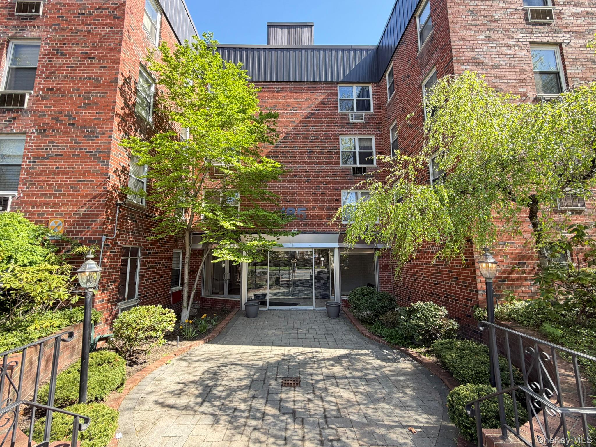 185 S Middle Neck Road Unit 3G, Great Neck NY 11021