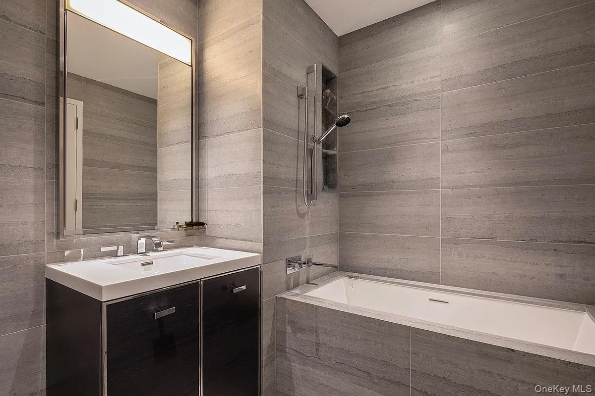 252 South Street Unit 33N, Manhattan NY 10002