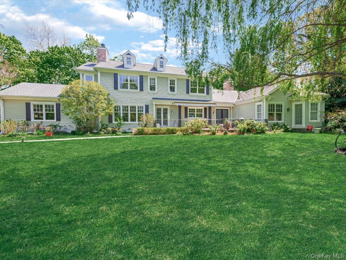 16 THE LOCH, Roslyn Estates NY 11576