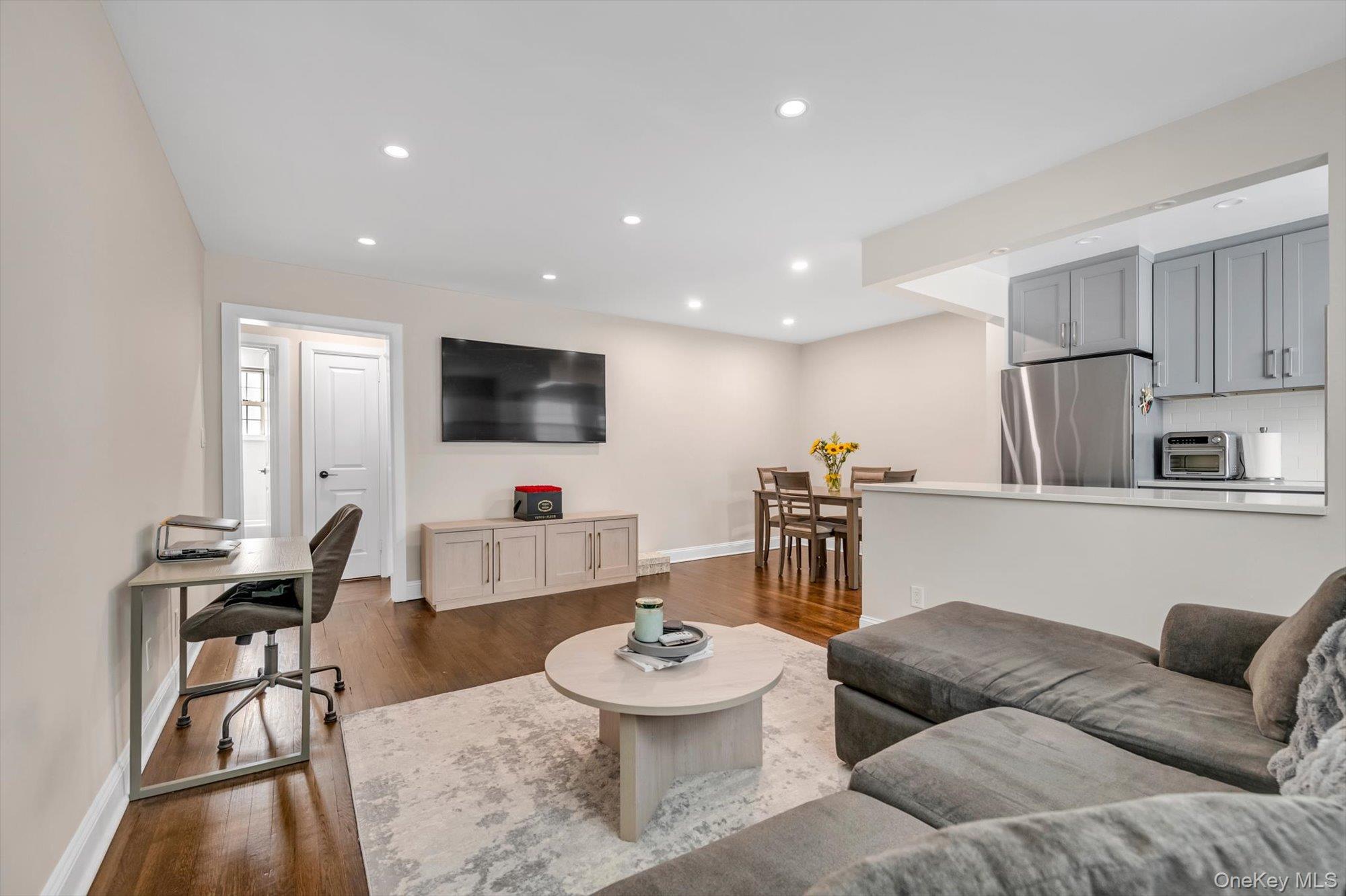 6939 213th Street Unit 218, Oakland Gardens NY 11364