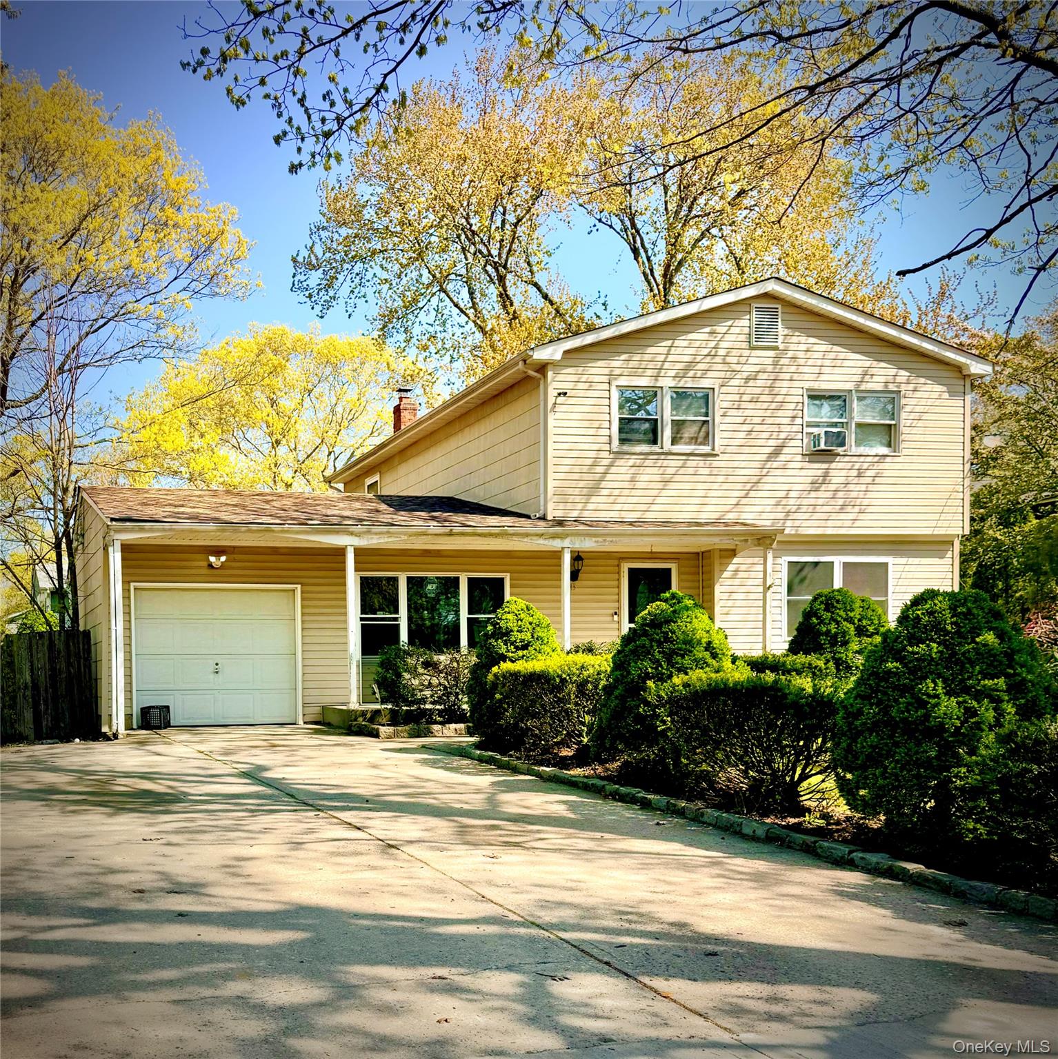 13 Hampton Avenue, Mastic NY 11950