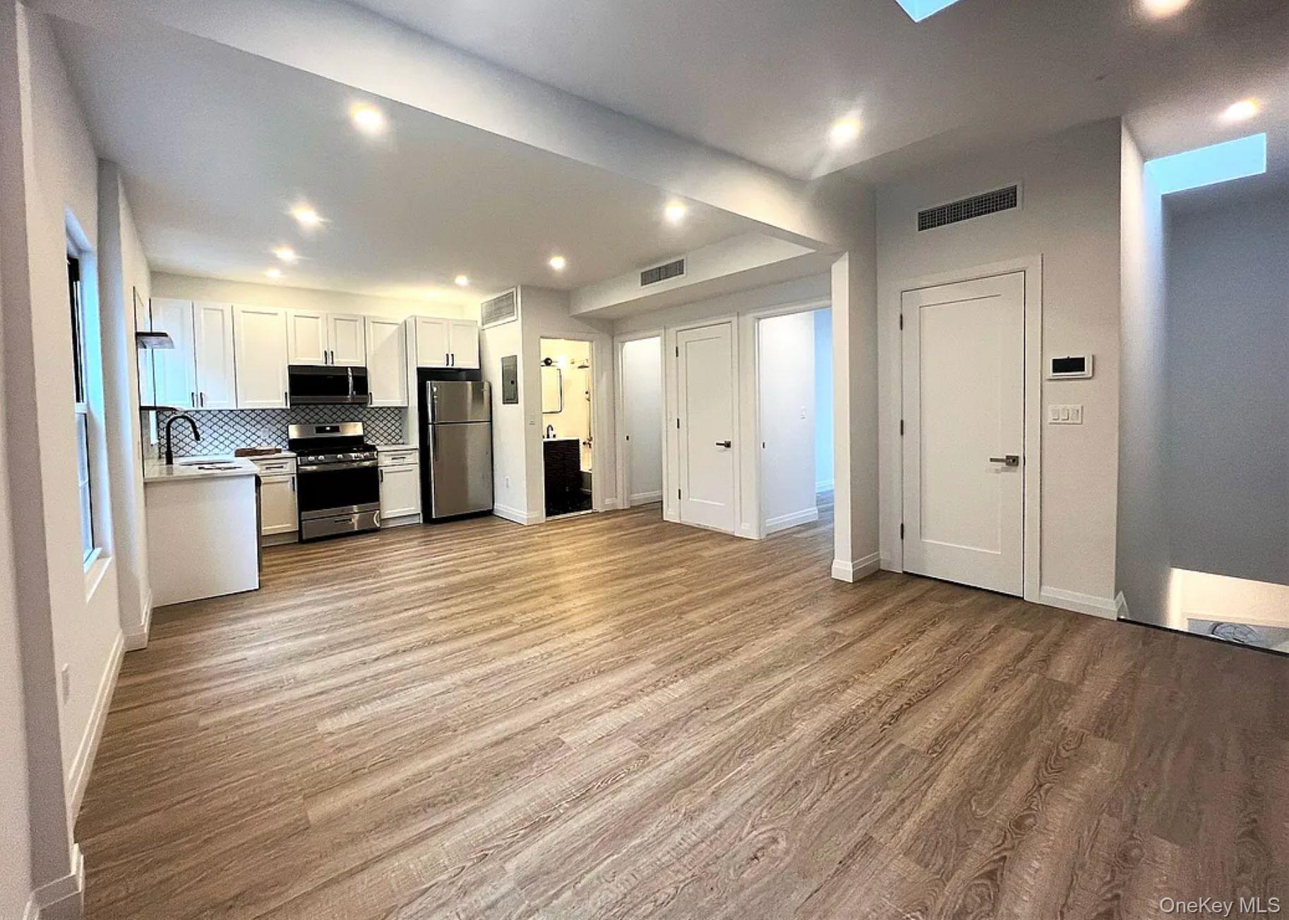 4112 20th Avenue, Astoria NY 11105