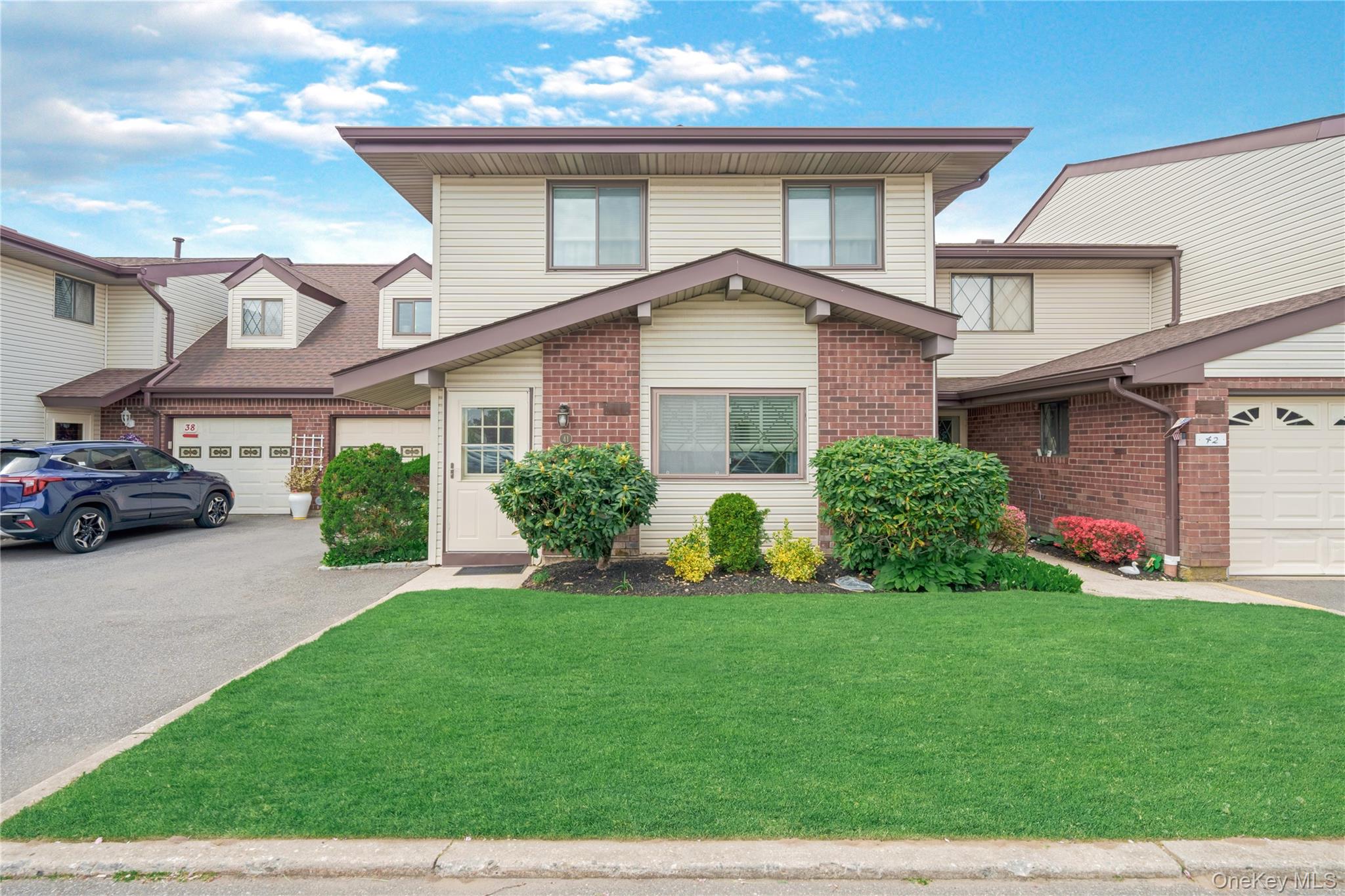 41 Cambridge Drive W, Copiague NY 11726