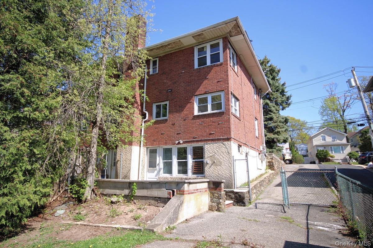 1051 victory Boulevard, Staten Island NY 10301
