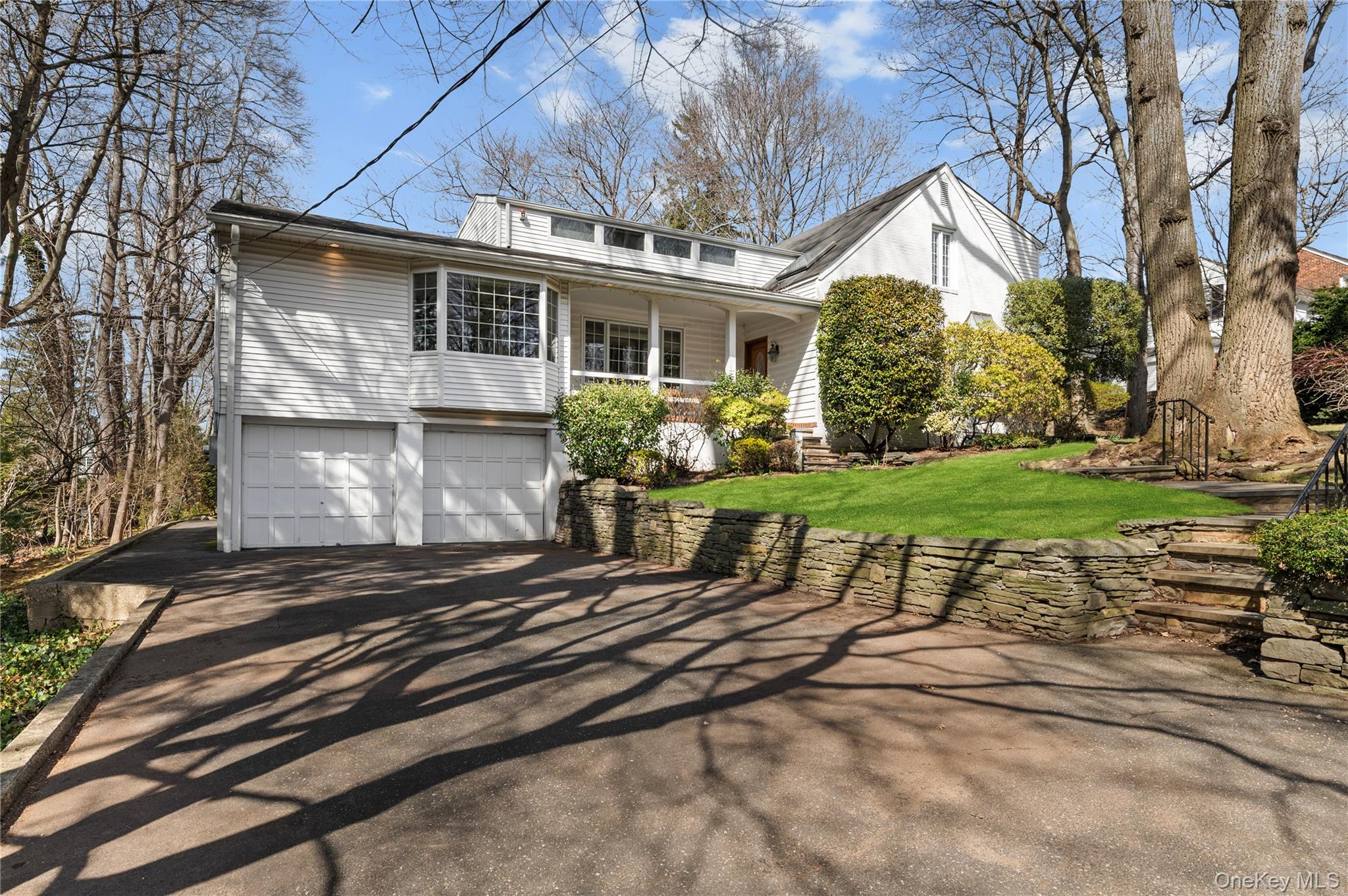2 Hickory Hill, Roslyn NY 11576