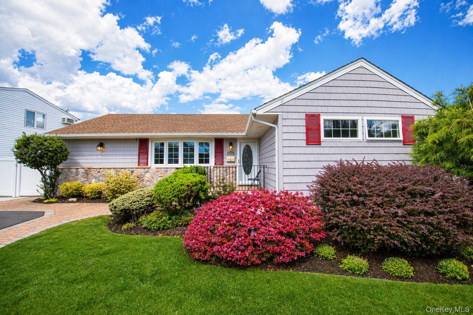 65 Cheshire Road, Bethpage NY 11714