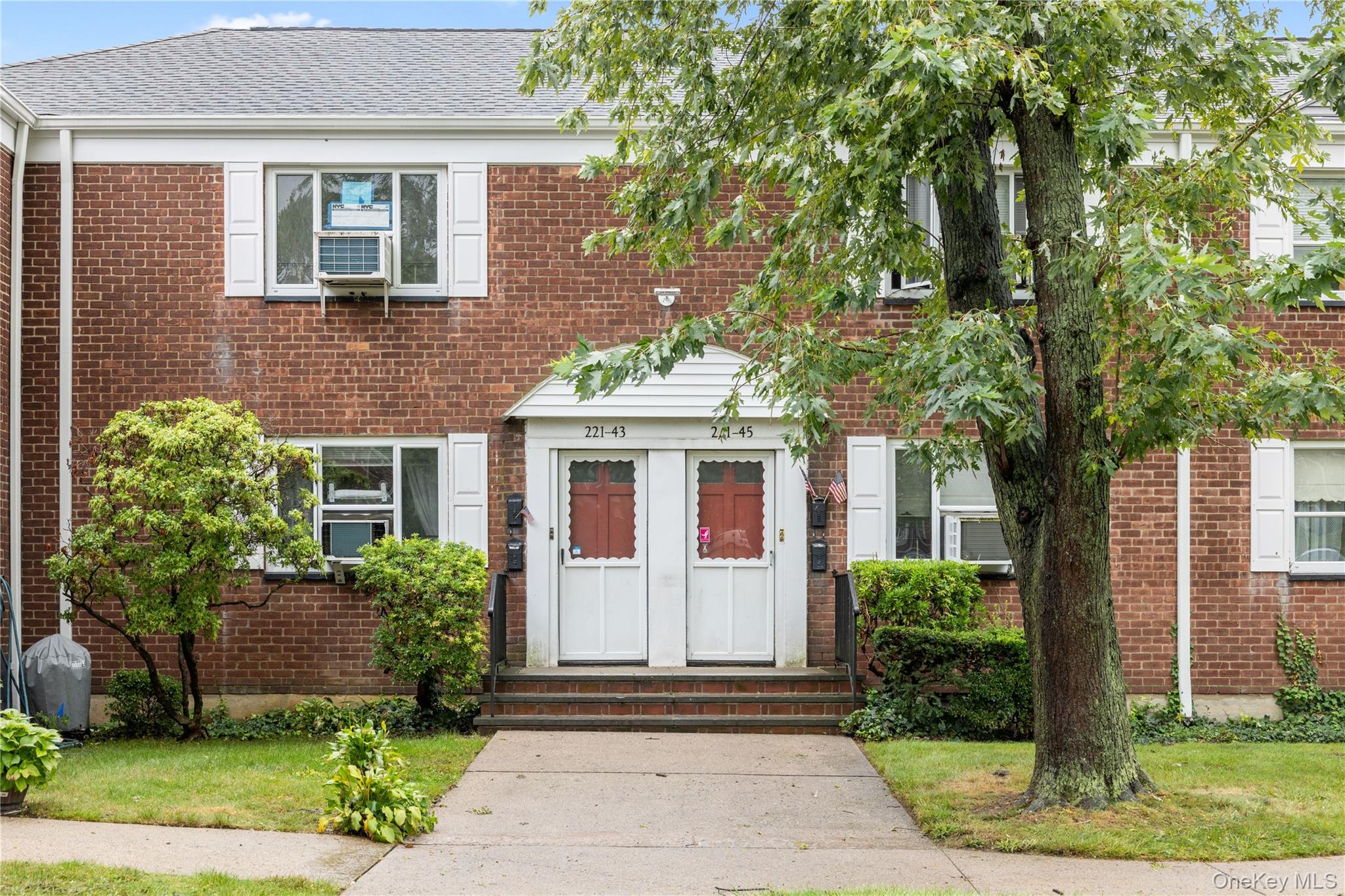 221-43 Manor Road Unit (Upper) 1613, Queens Village NY 11427