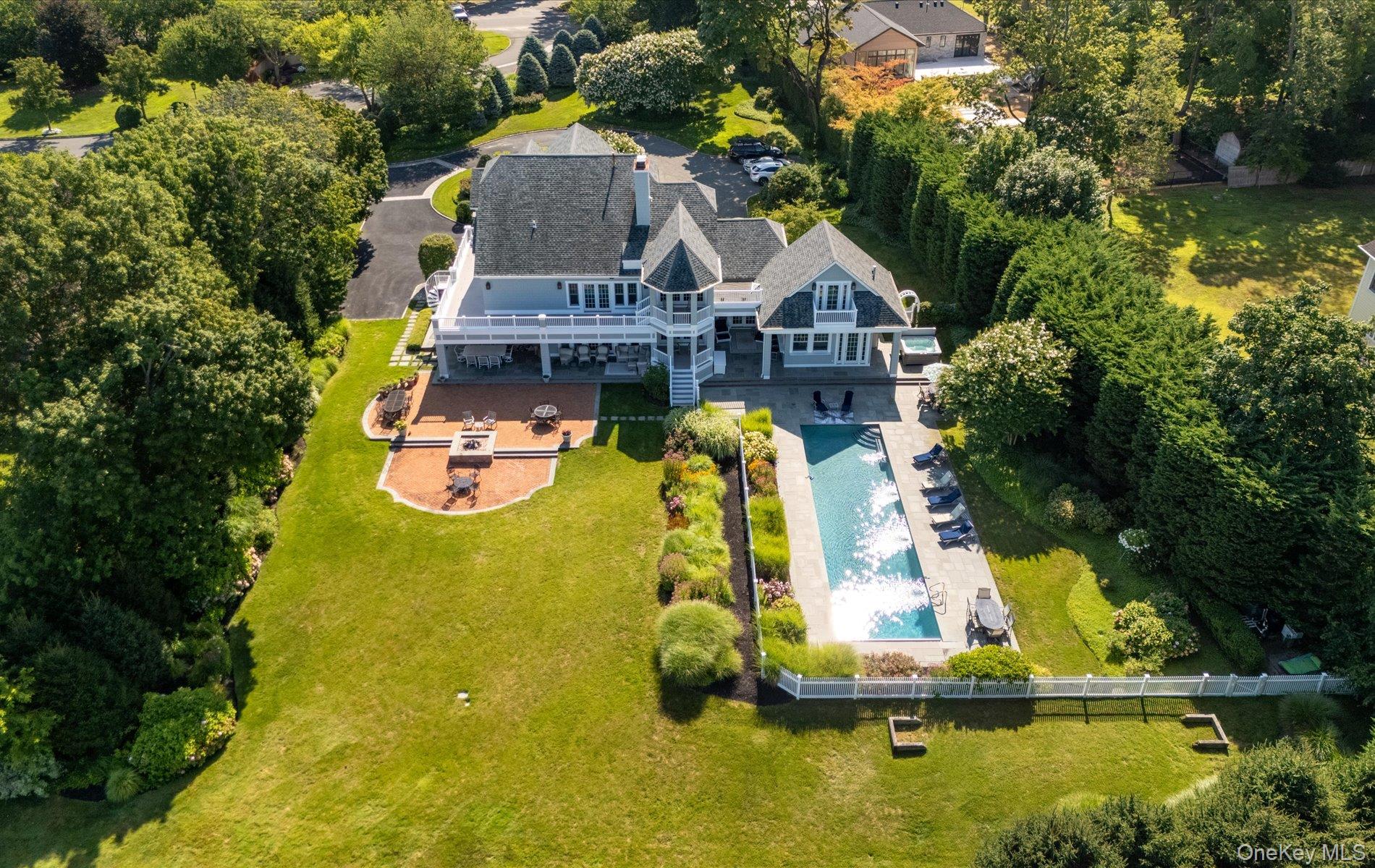 1 Pembroke Drive, Glen Cove NY 11542