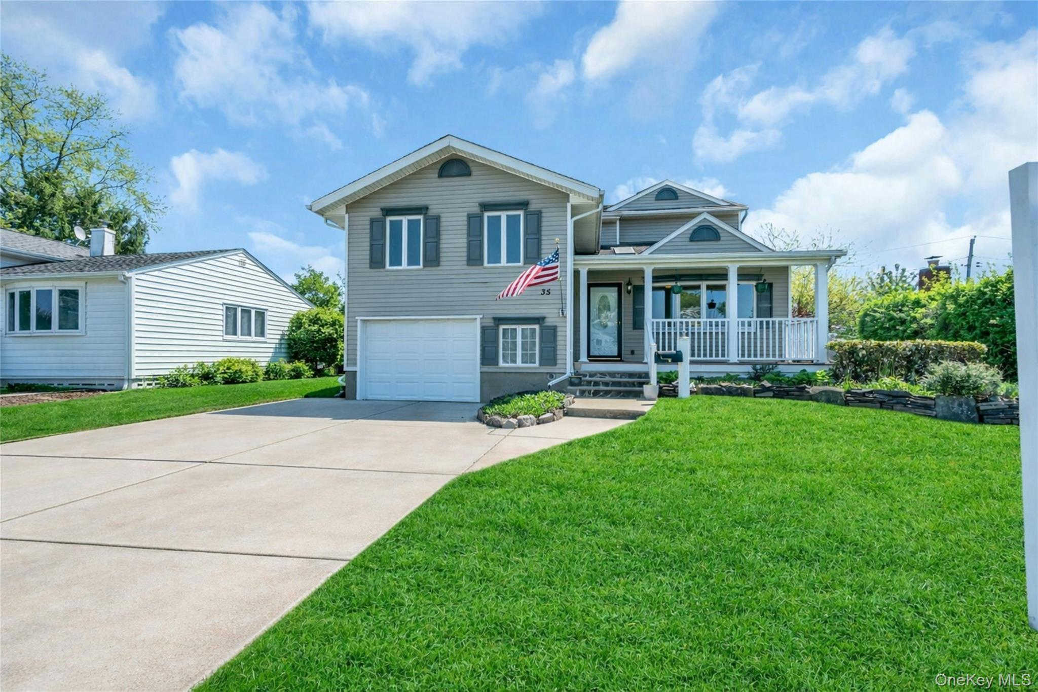 35 Peachtree Lane, Hicksville NY 11801