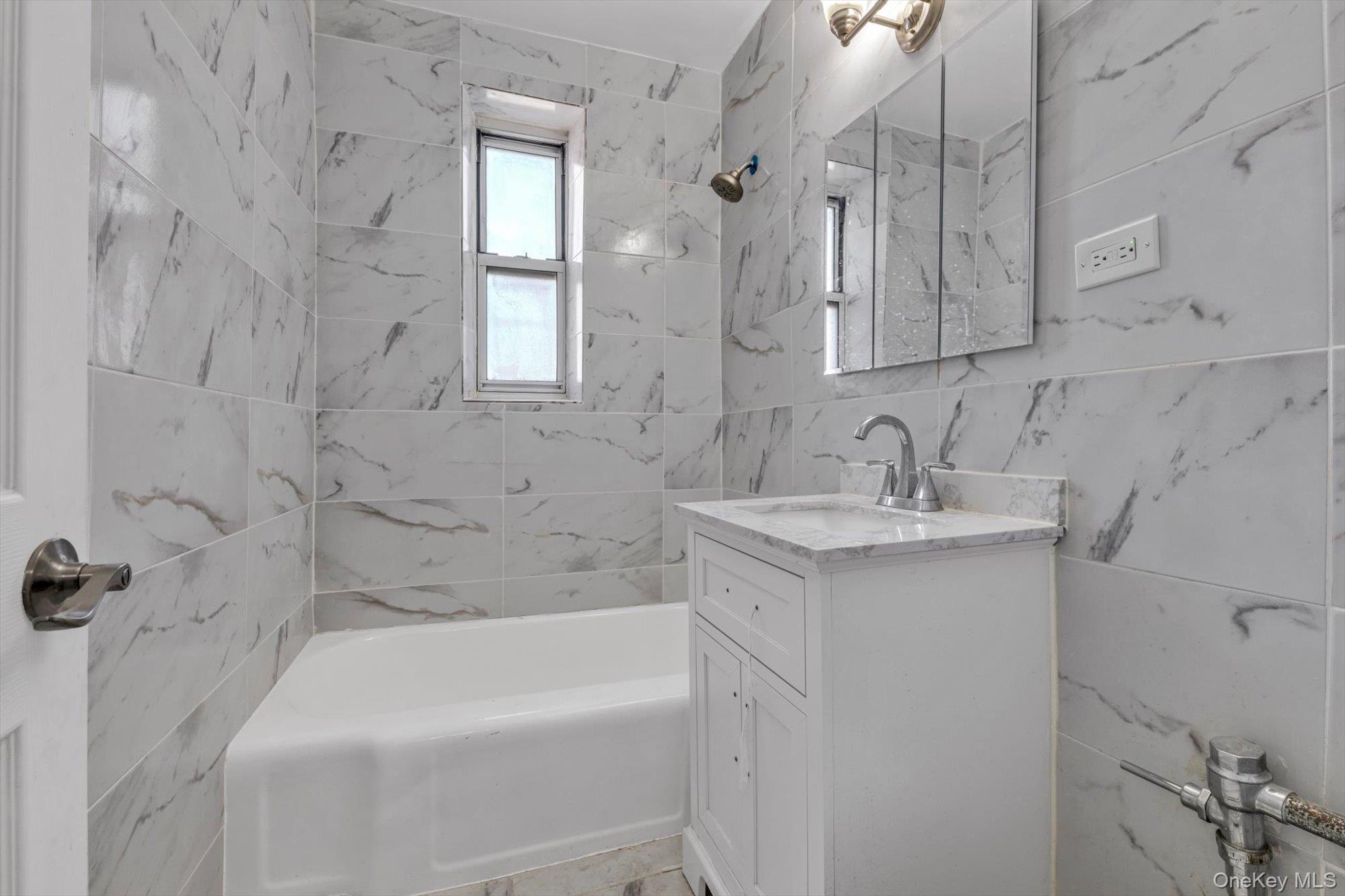 67-12 Yellowstone Boulevard Unit E5, Forest Hills NY 11375