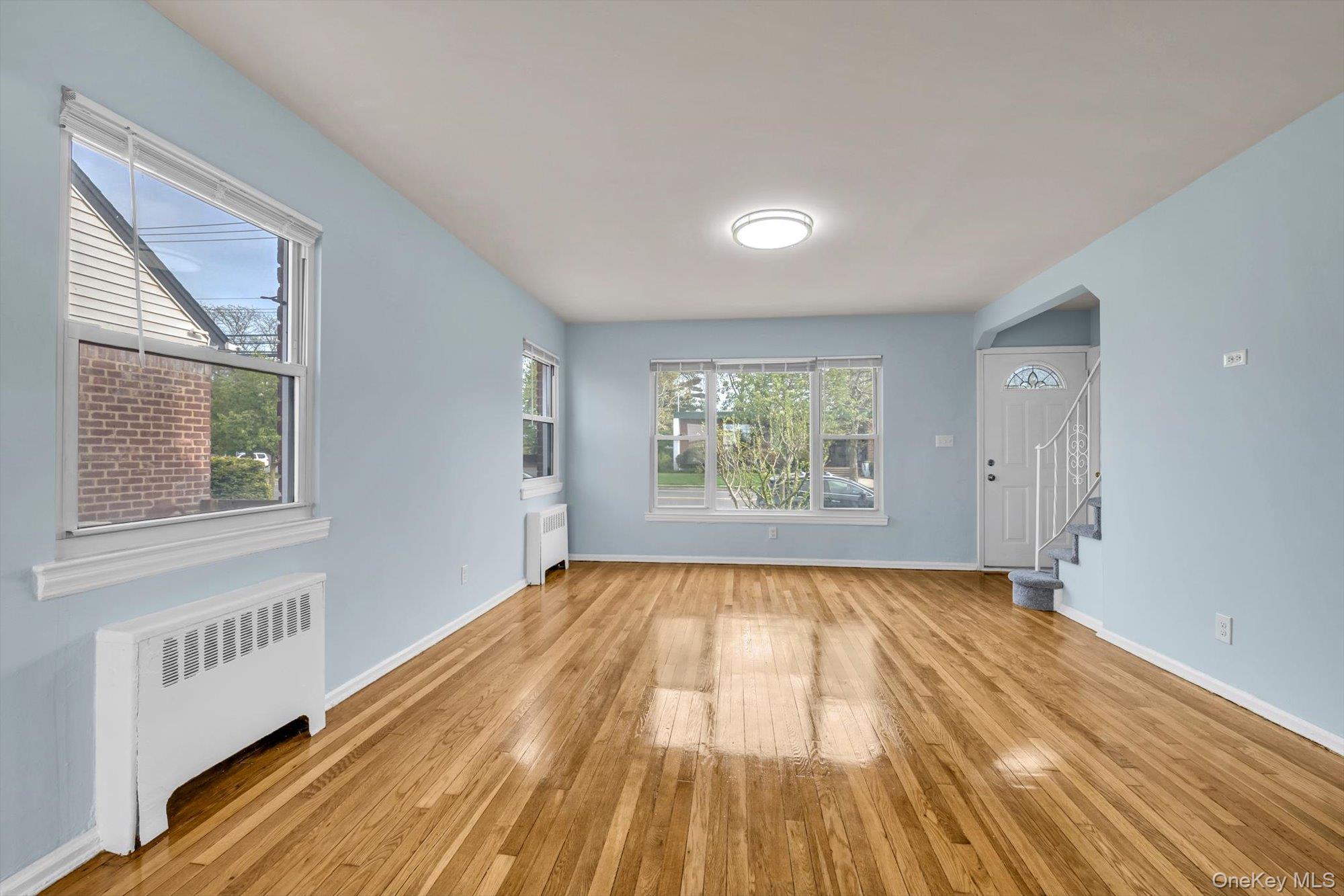 382 Old Country Road, Mineola NY 11501