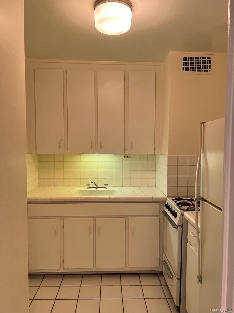 305 E 40 Street Street Unit 4A, Manhattan NY 10016
