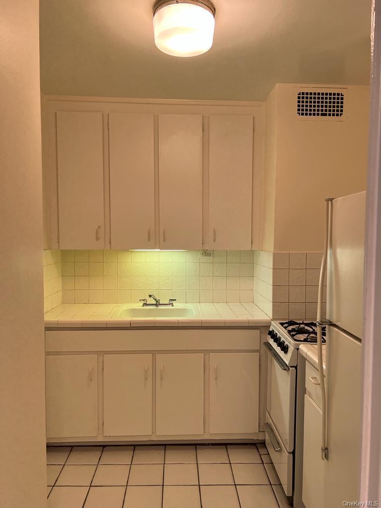 305 E 40 Street Street Unit 4A, Manhattan NY 10016