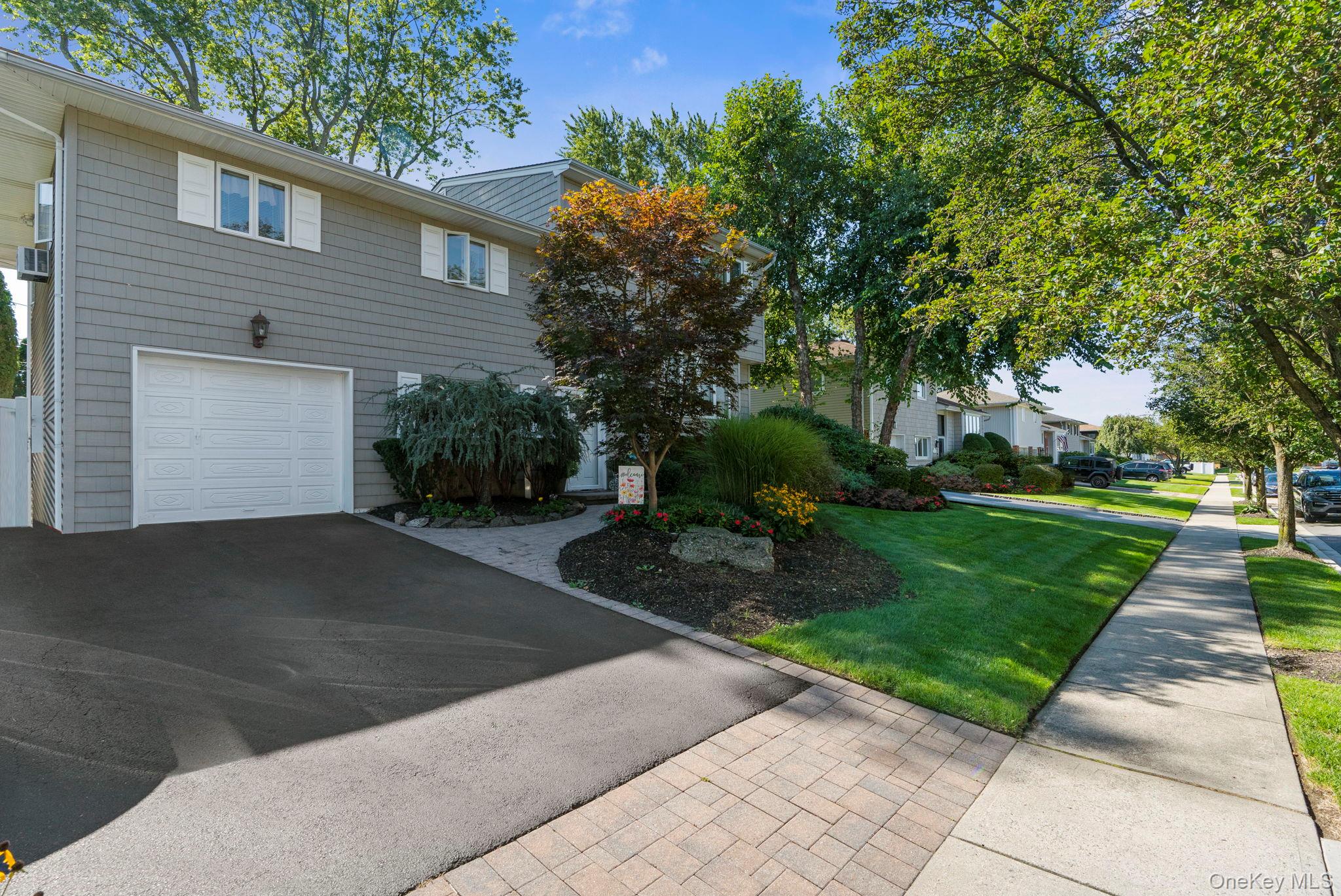 14 Jane Drive, Old Bethpage NY 11804
