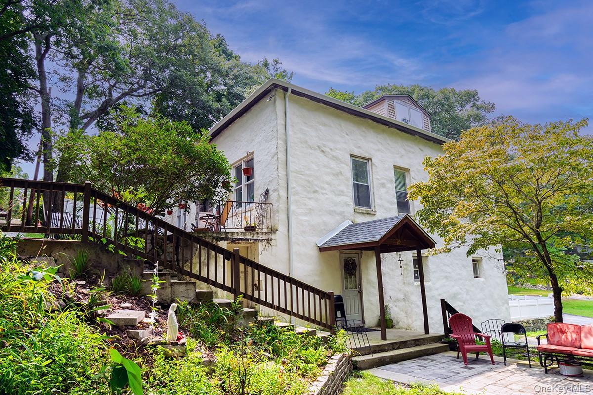 11 Forest Place, Lake Peekskill NY 10537