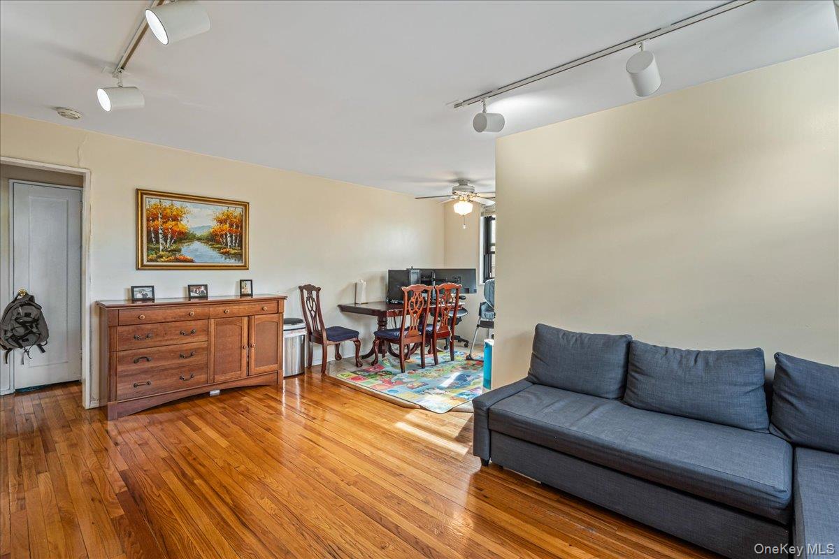 160-10 Cross Island Parkway Unit 6-178, Whitestone NY 11357