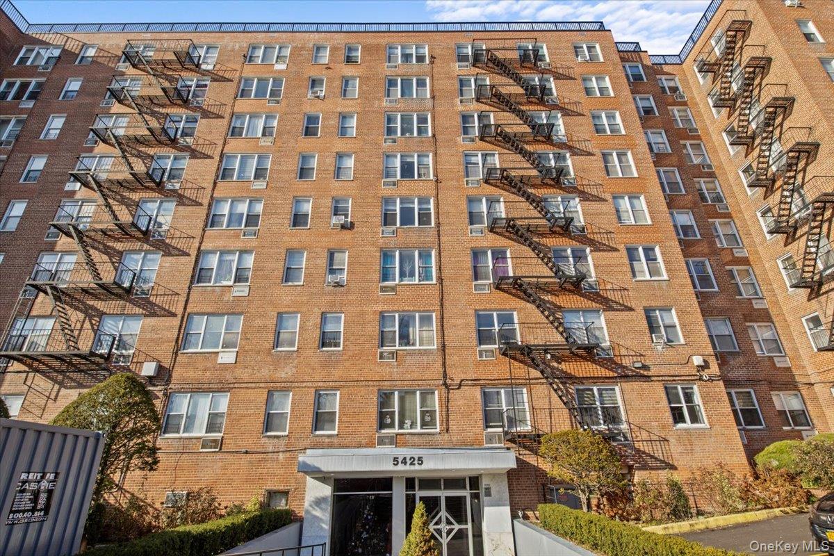 5425 Valles Avenue Unit 2M, Bronx NY 10471