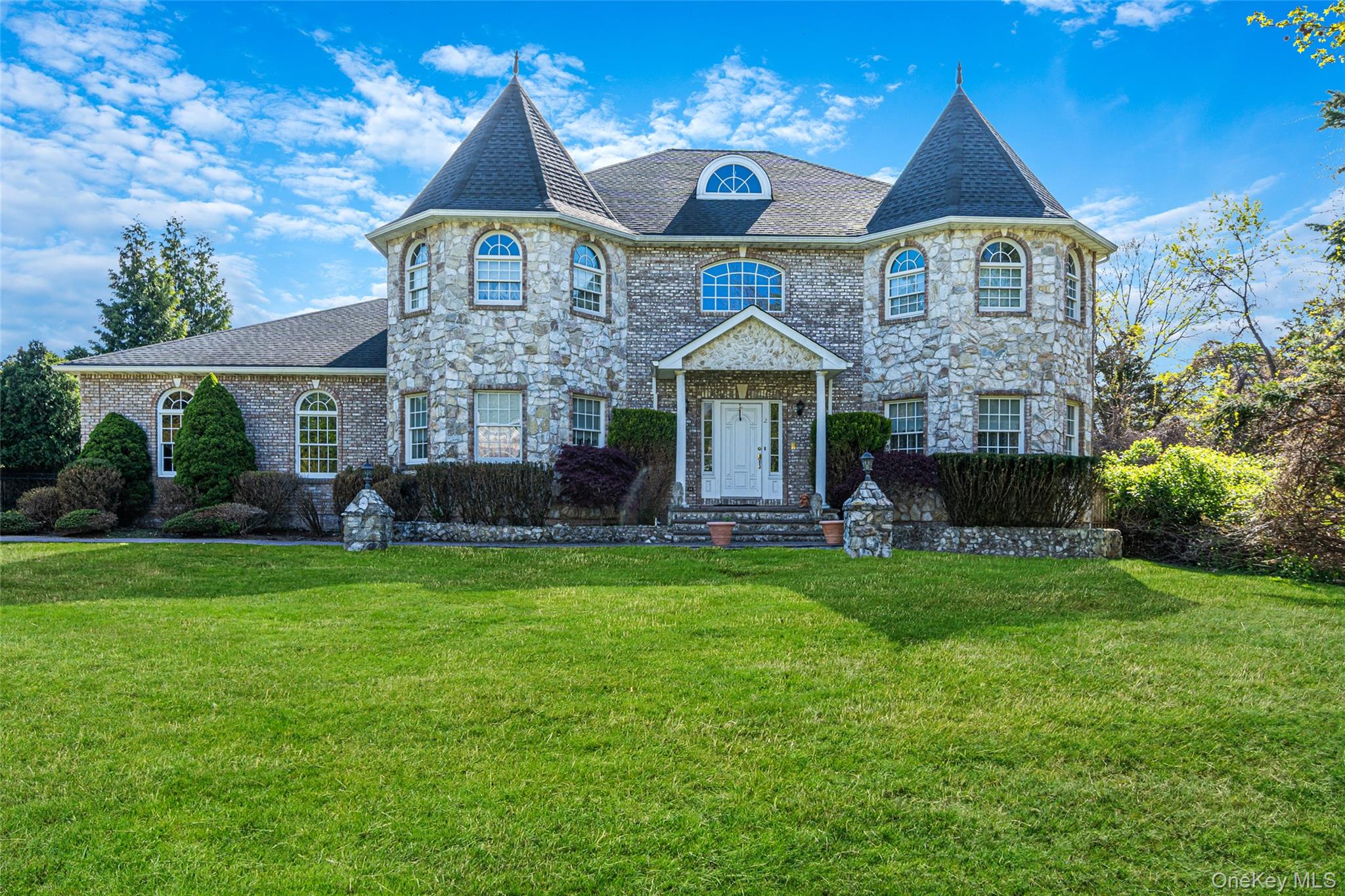 2 Deepwells Lane, Saint James NY 11780