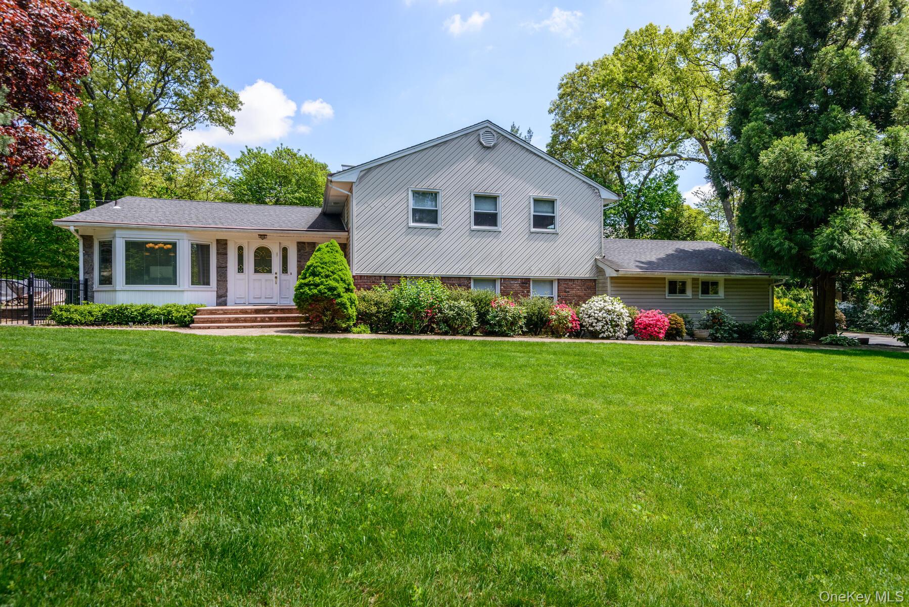 21 Kodiak Drive, Woodbury NY 11797