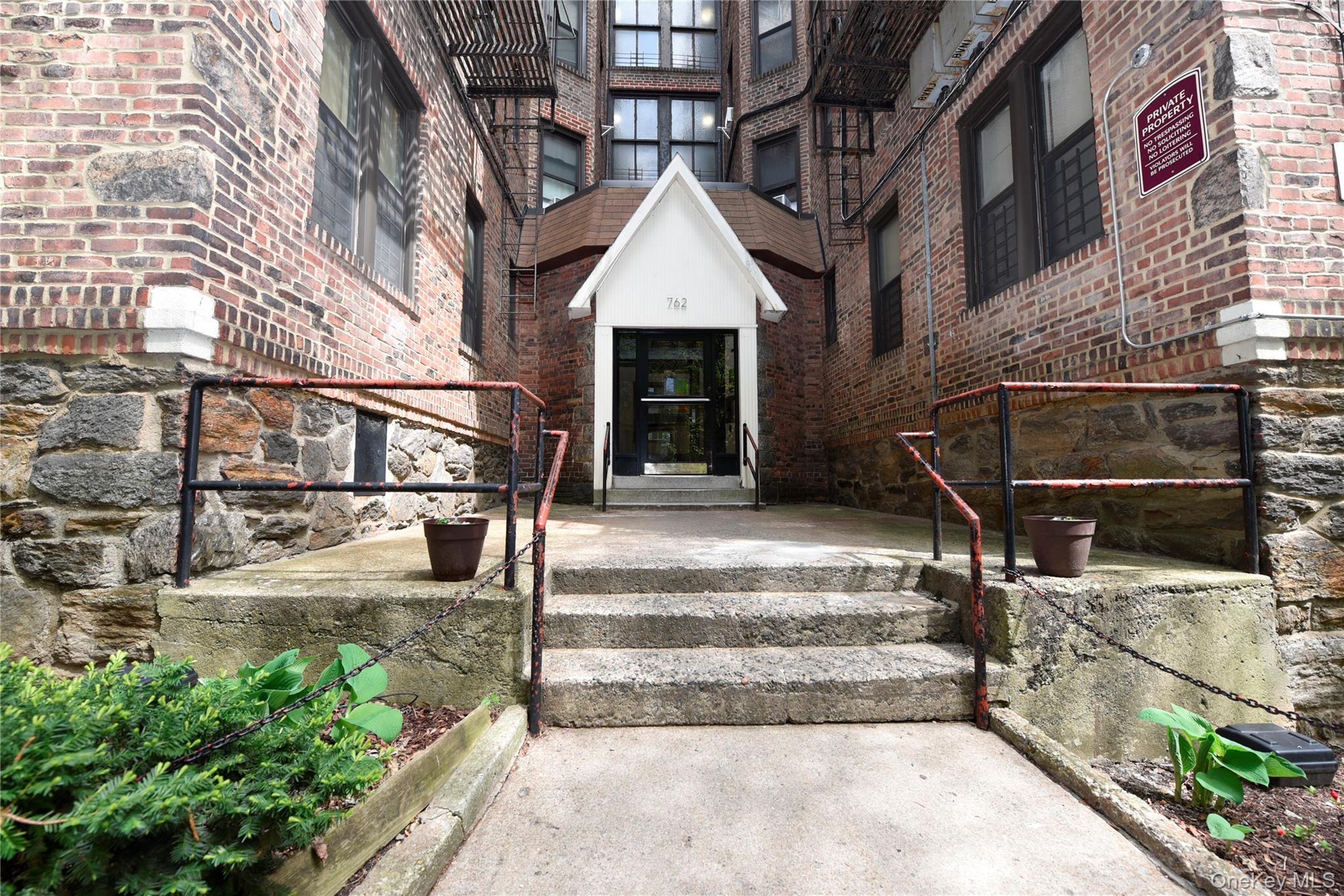 762 Brady Avenue Unit 121, Bronx NY 10462
