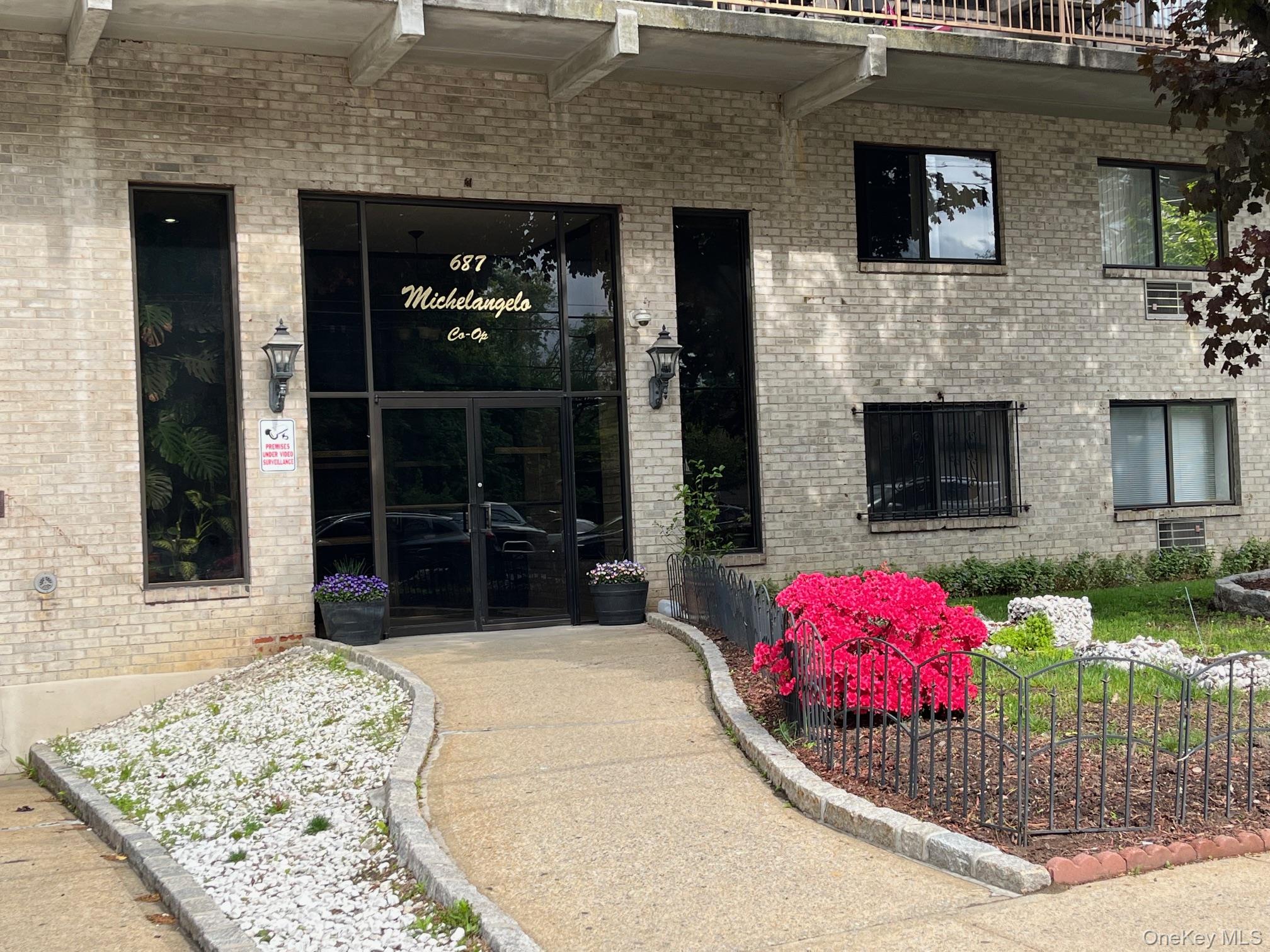 687 Bronx River Road Road Unit 2A, Yonkers NY 10704