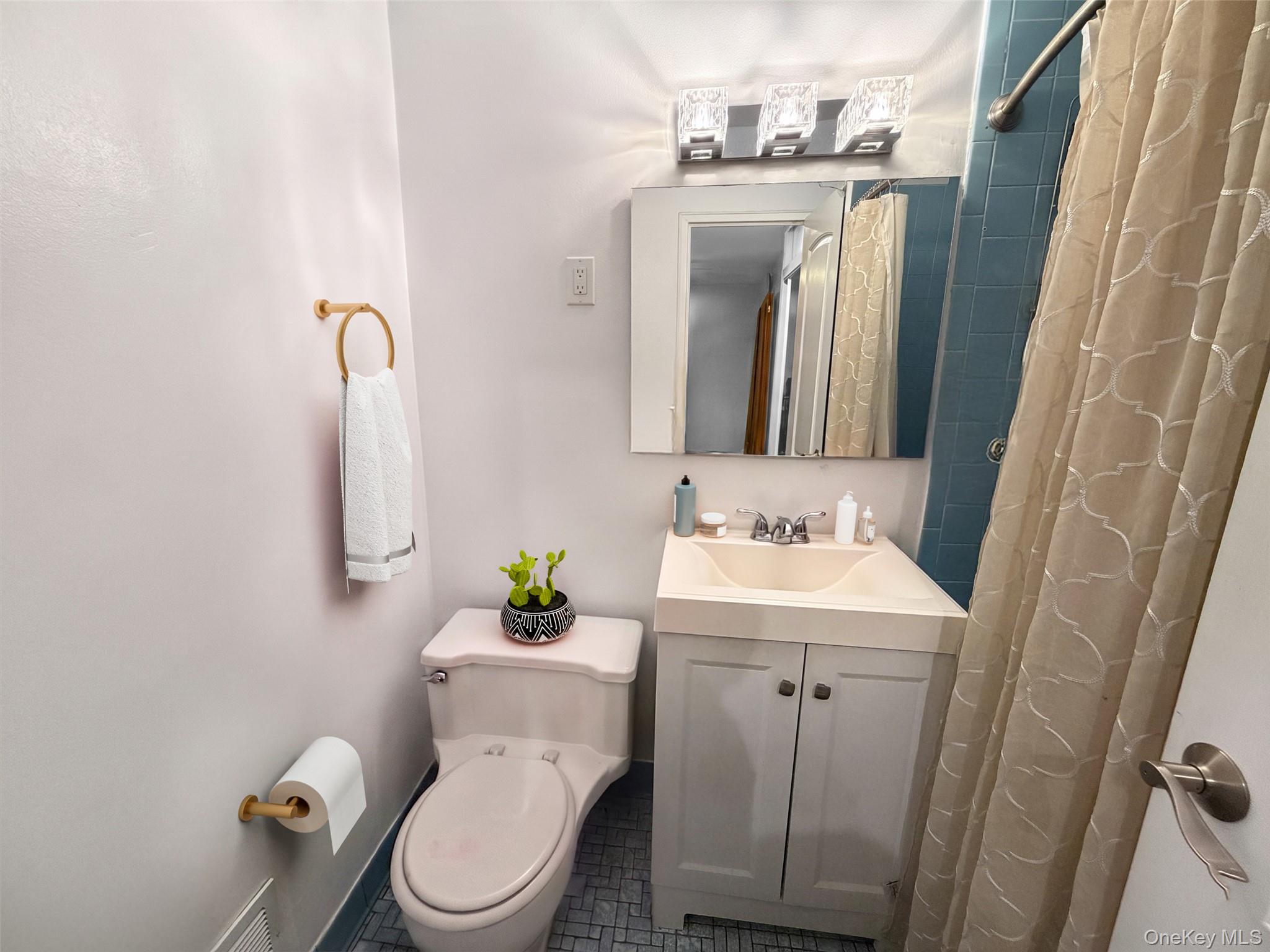 61-20 Grand Central Parkway Unit C1100, Forest Hills NY 11375
