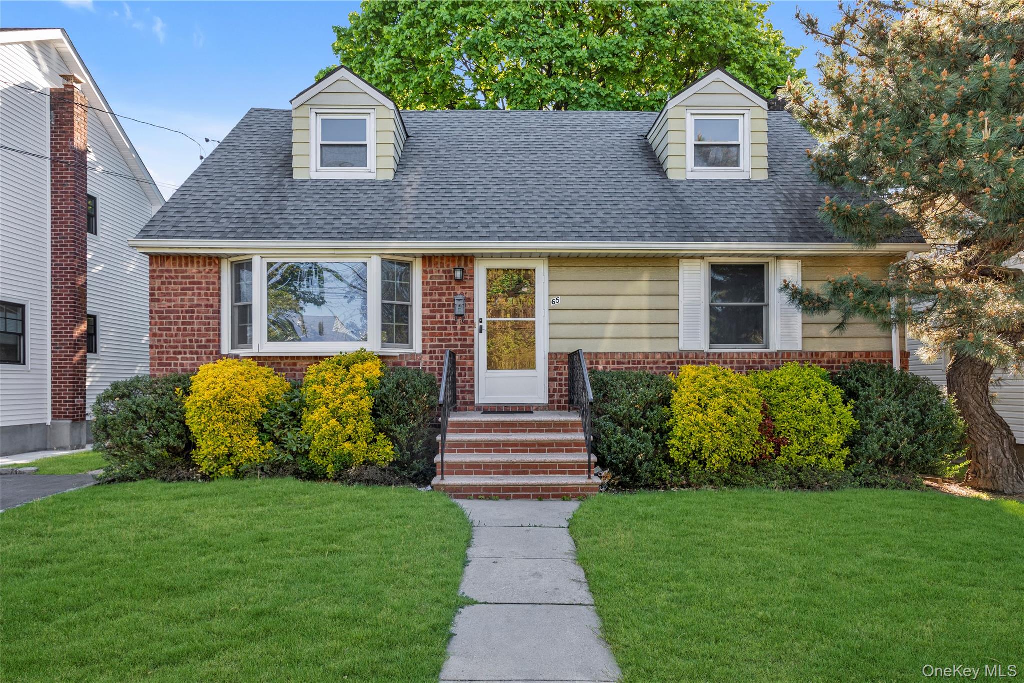 65 Grant Avenue, Albertson NY 11507