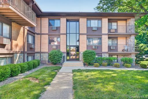 10 Oakwood Terrace Unit 65, New Windsor NY 12553
