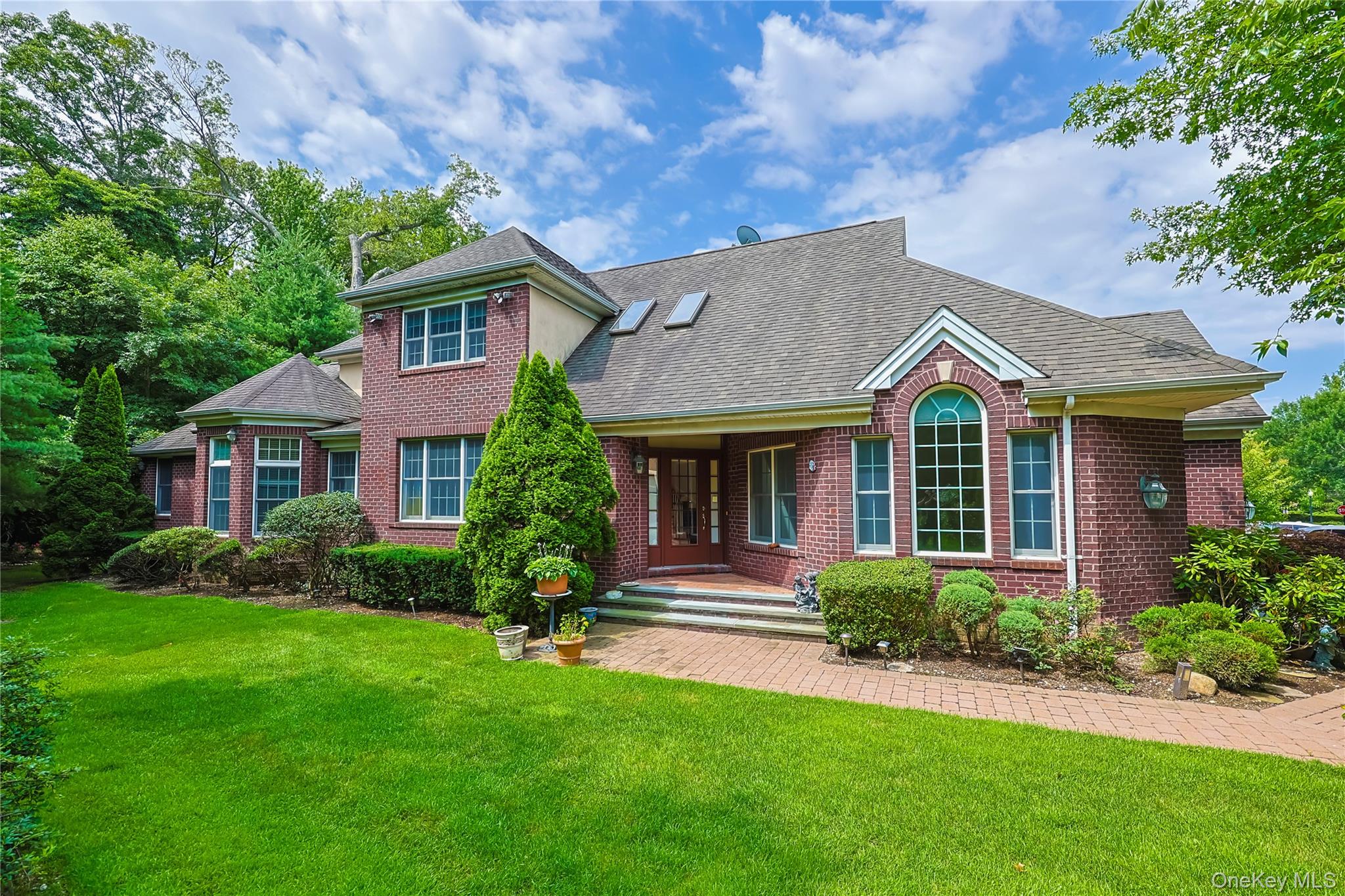 14 Belvedere Court, North Hills NY 11030
