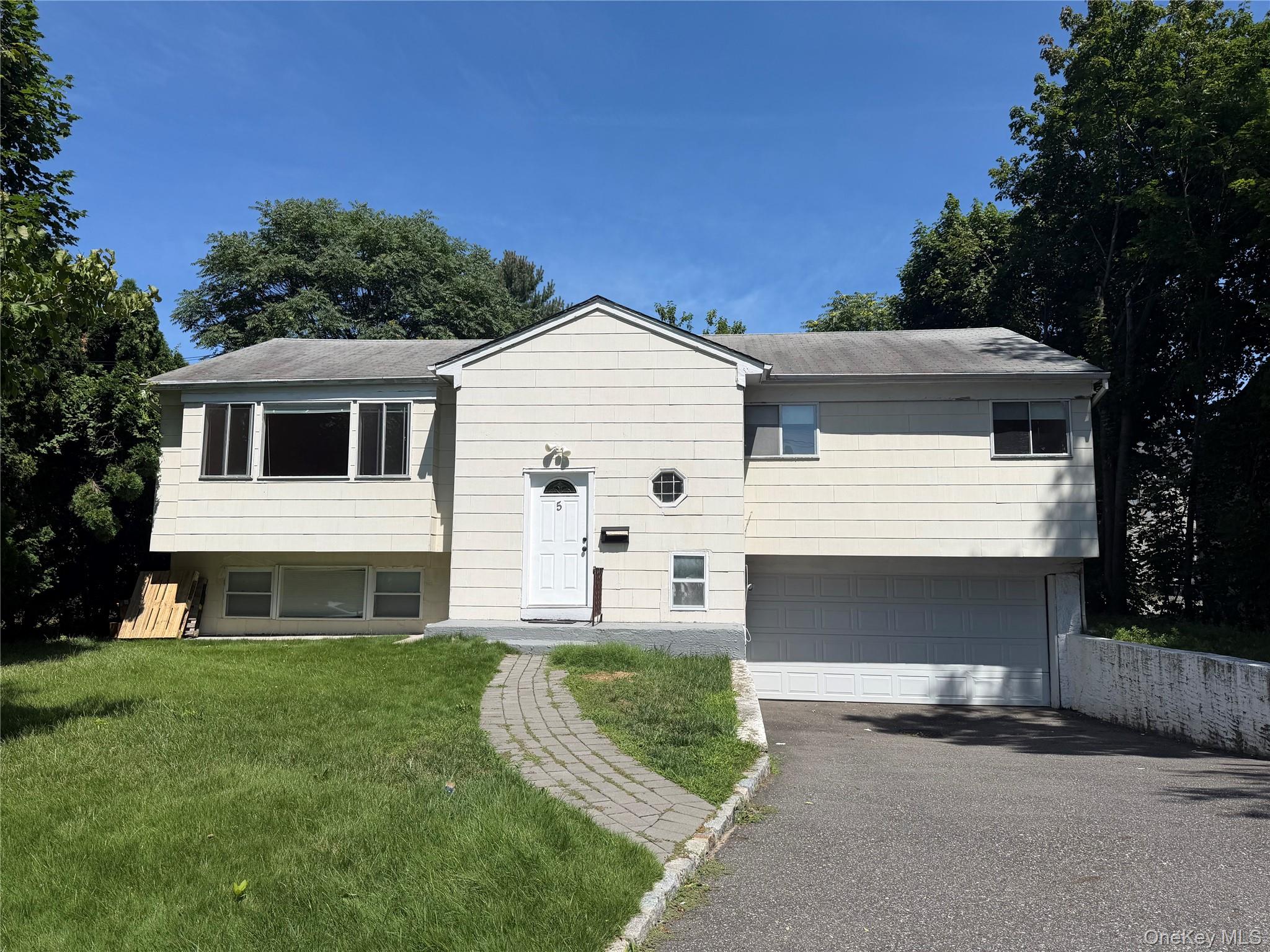 5 ELM Street, Great Neck NY 11021