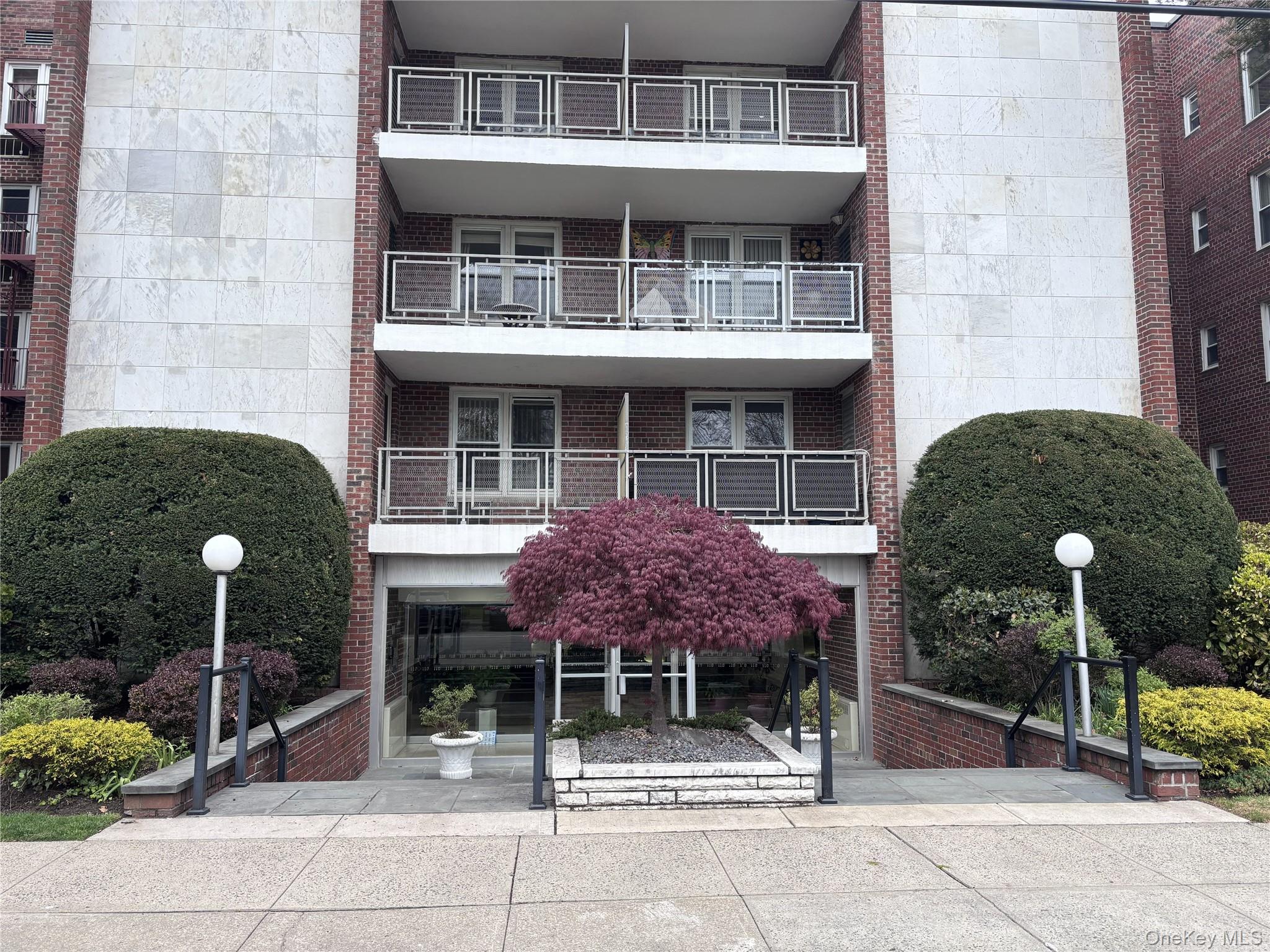 110 Brooklyn Avenue Unit 3Q, Freeport NY 11520